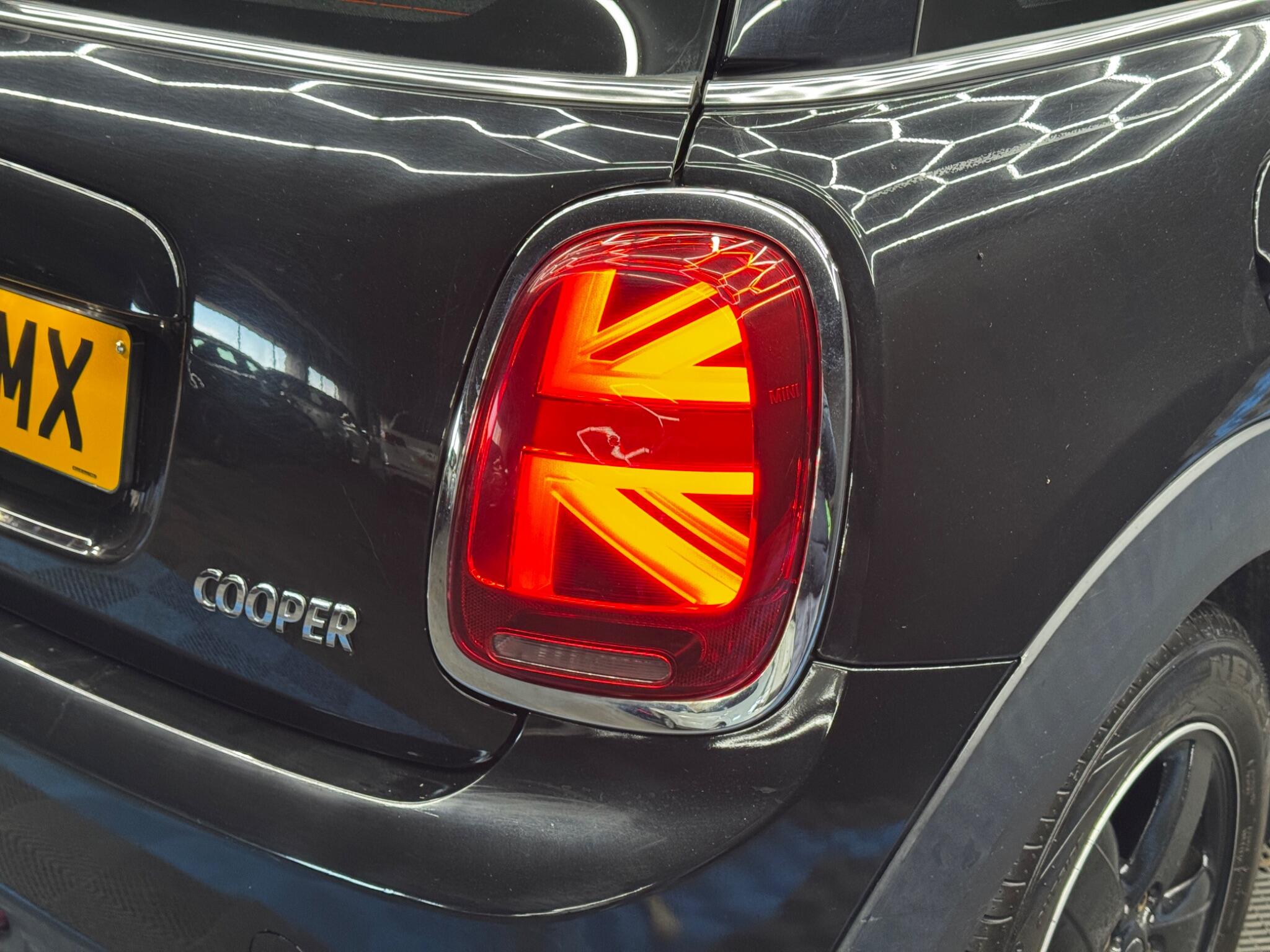 MINI Hatch 1.5 Cooper Euro 6 (s/s) 3dr 3dr Manual 2026