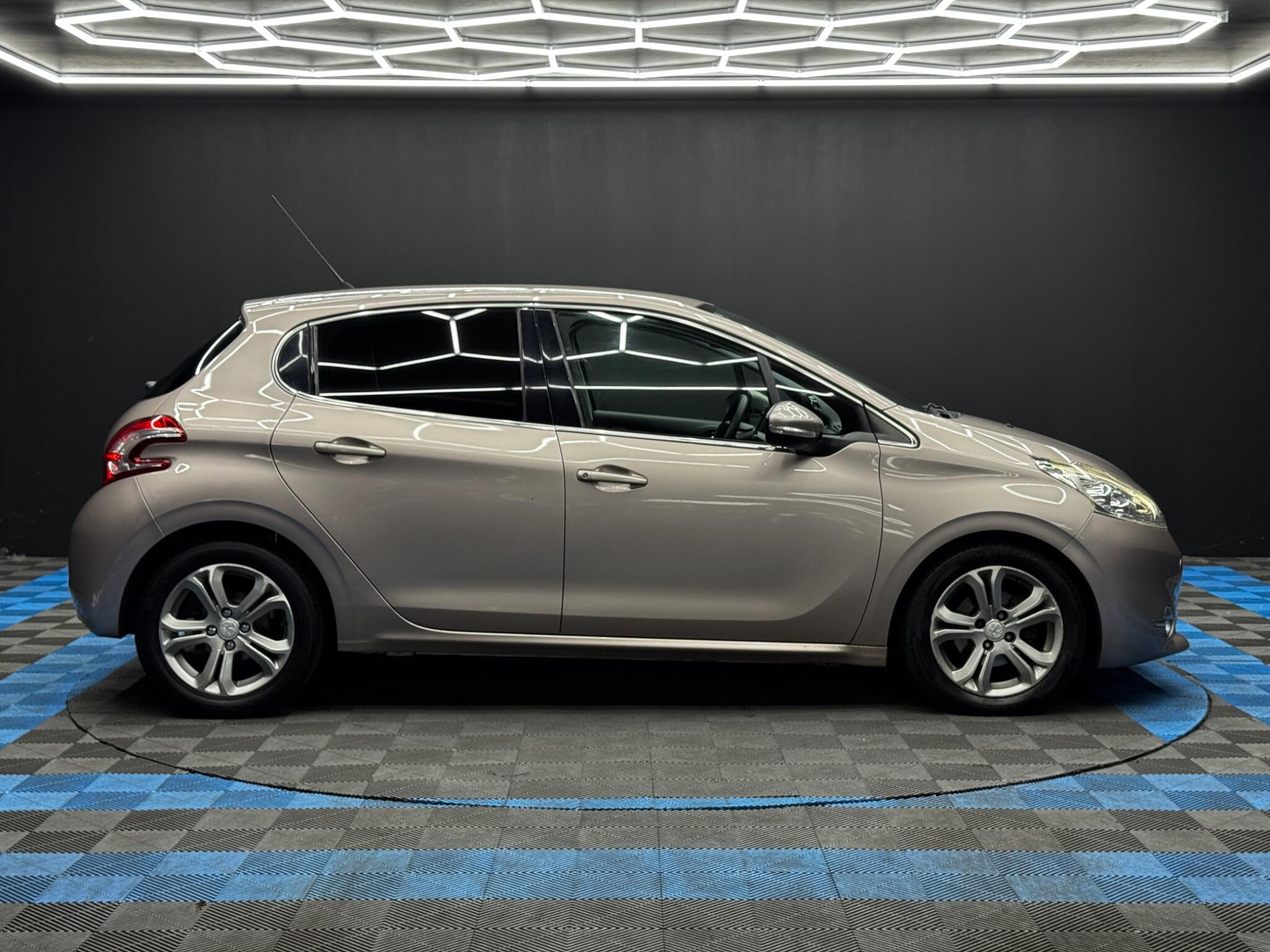 Peugeot 208 1.6 e-HDi Allure Euro 5 (s/s) 5dr 5dr Manual 2026