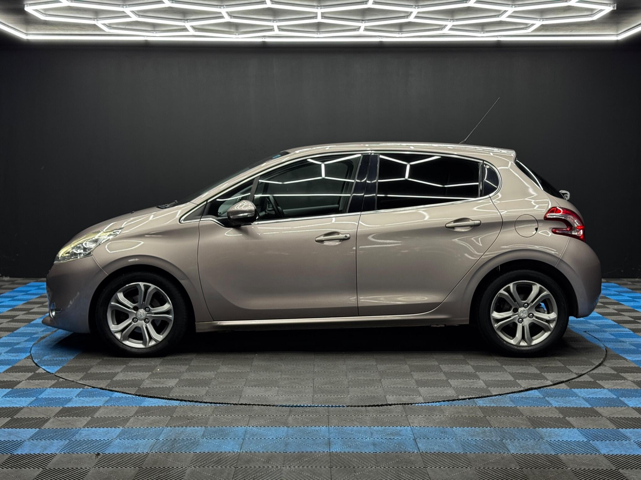 Peugeot 208 1.6 e-HDi Allure Euro 5 (s/s) 5dr 5dr Manual 2026