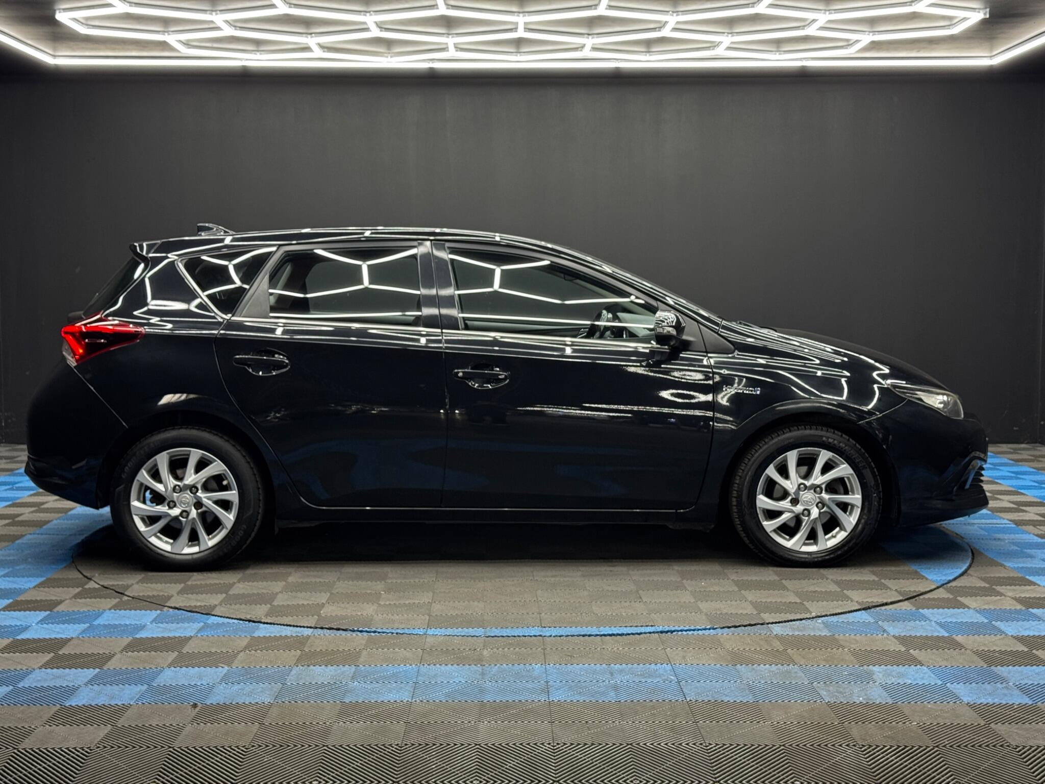 Toyota Auris 1.8 VVT-h Business Edition CVT Euro 6 (s/s) 5dr 5dr Automatic 2026
