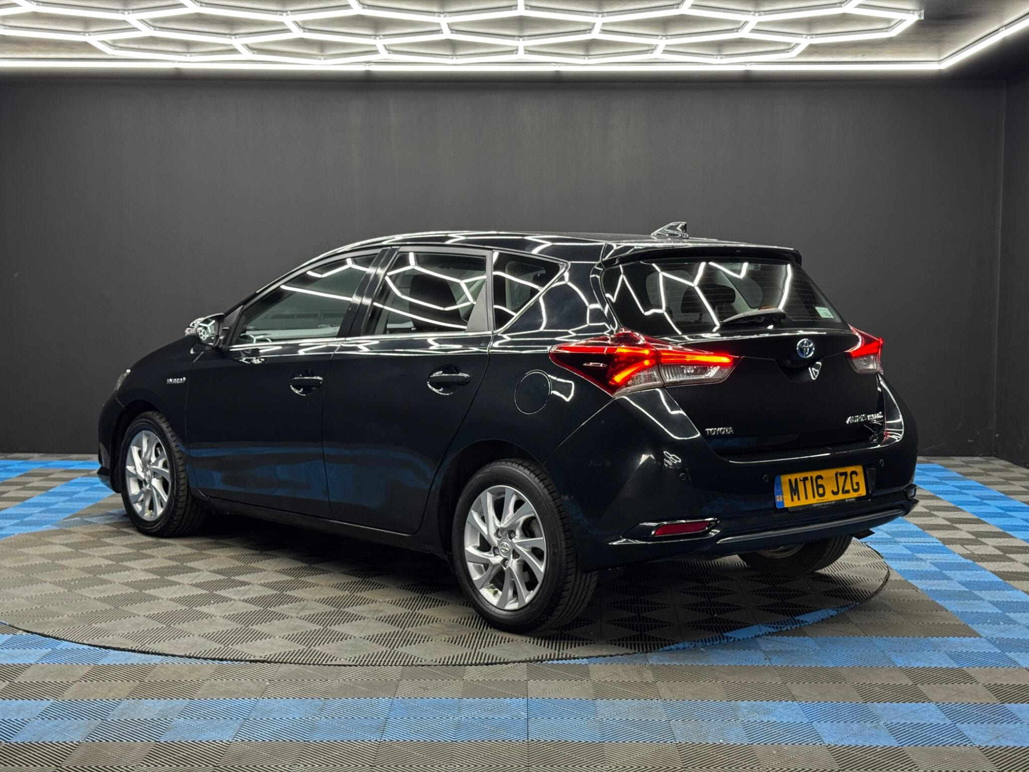 Toyota Auris 1.8 VVT-h Business Edition CVT Euro 6 (s/s) 5dr 5dr Automatic 2026