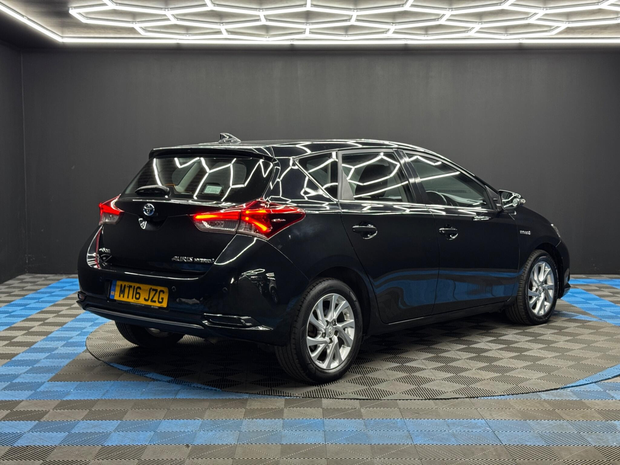 Toyota Auris 1.8 VVT-h Business Edition CVT Euro 6 (s/s) 5dr 5dr Automatic 2026