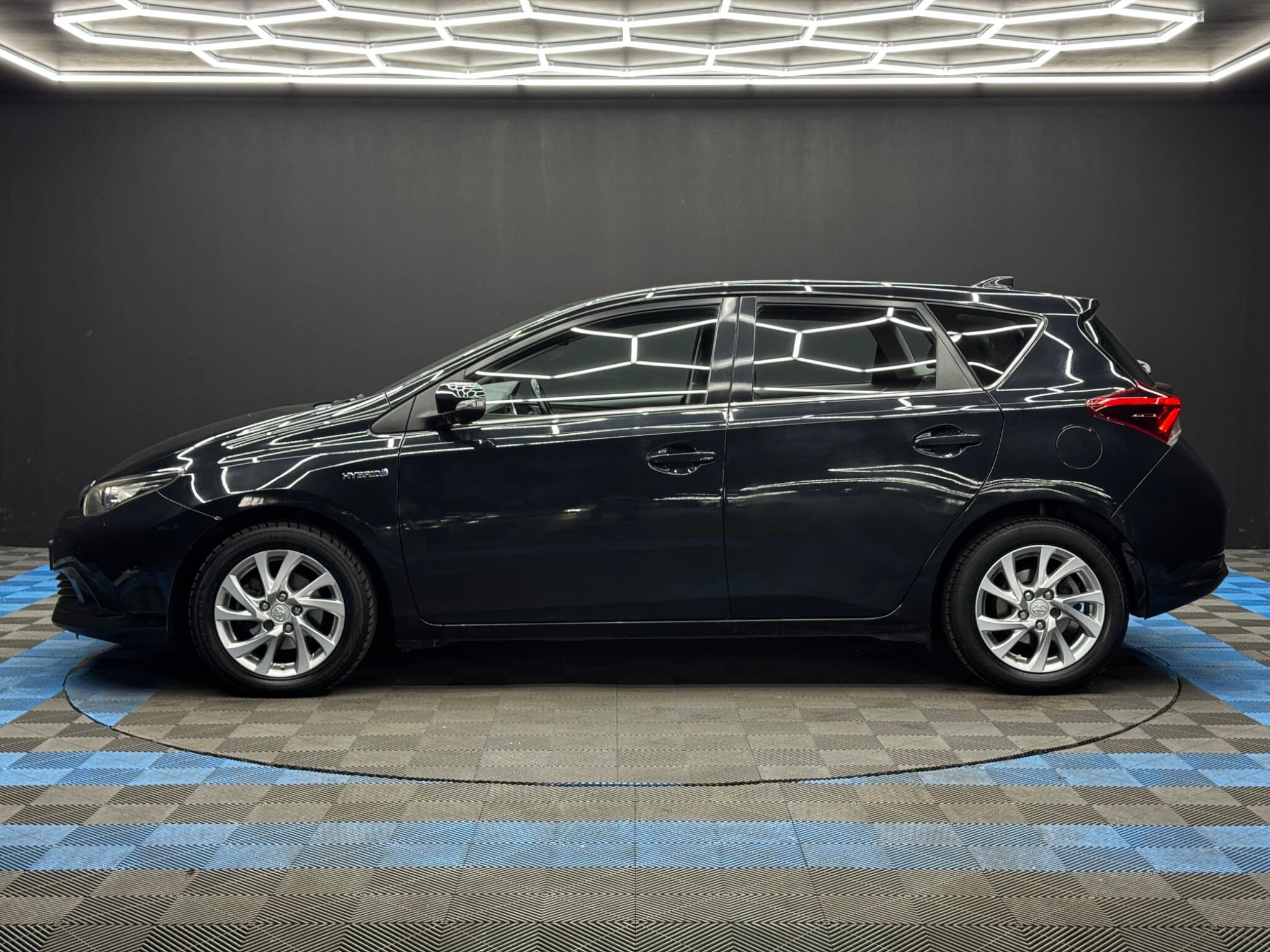 Toyota Auris 1.8 VVT-h Business Edition CVT Euro 6 (s/s) 5dr 5dr Automatic 2026