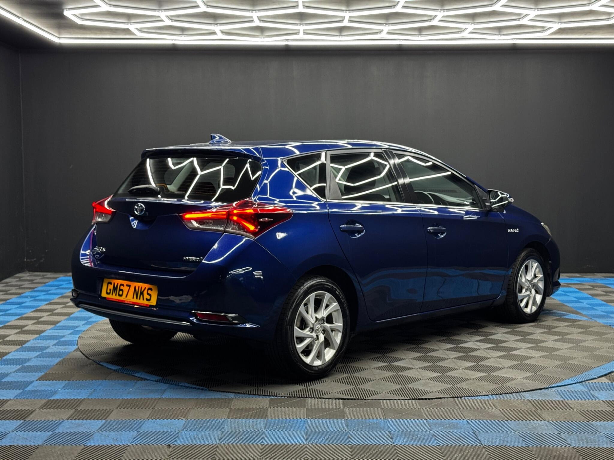 Toyota Auris 1.8 VVT-h Business Edition CVT Euro 6 (s/s) 5dr (Safety Sense) 5dr Automatic 2026