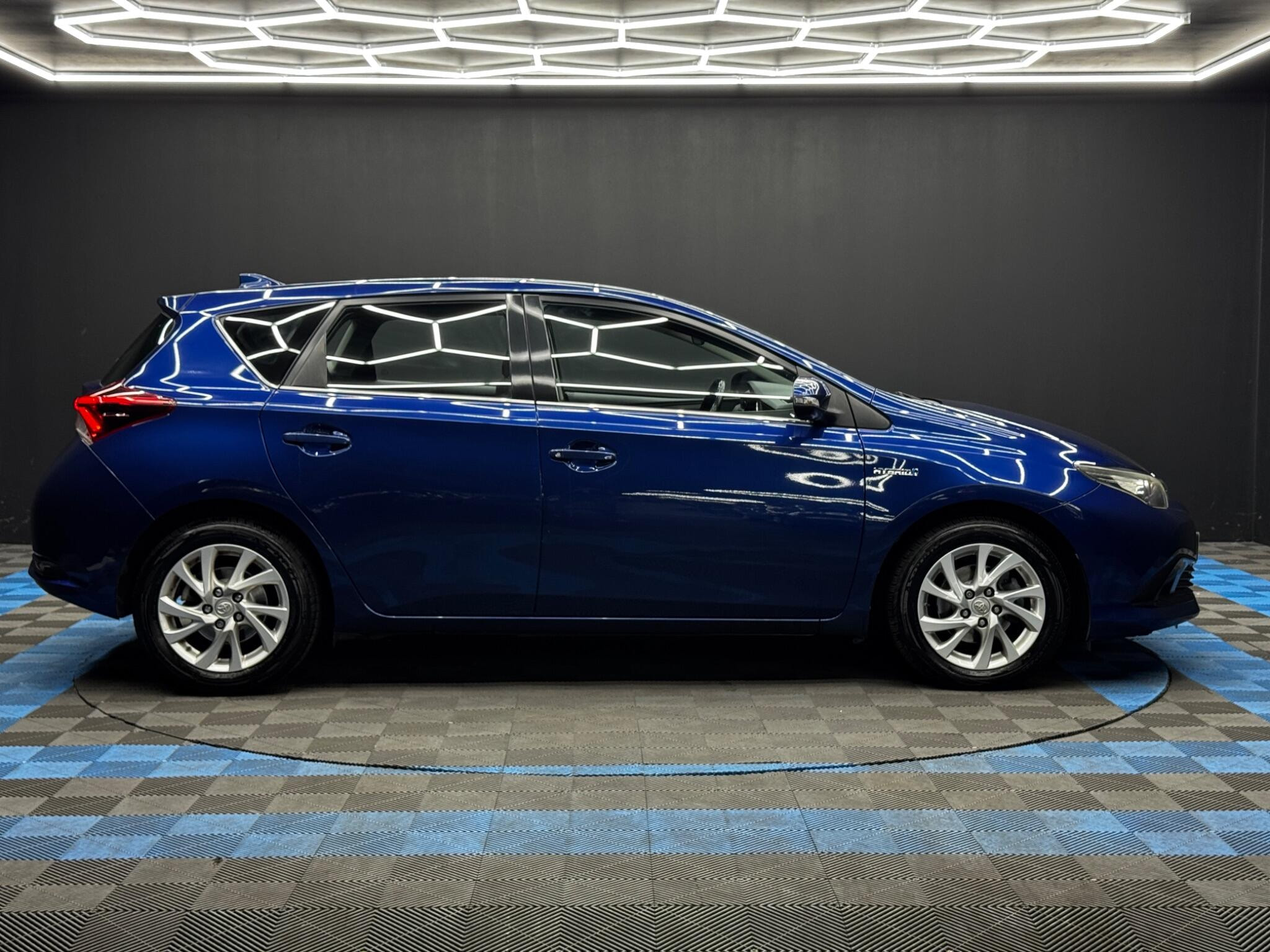 Toyota Auris 1.8 VVT-h Business Edition CVT Euro 6 (s/s) 5dr (Safety Sense) 5dr Automatic 2026