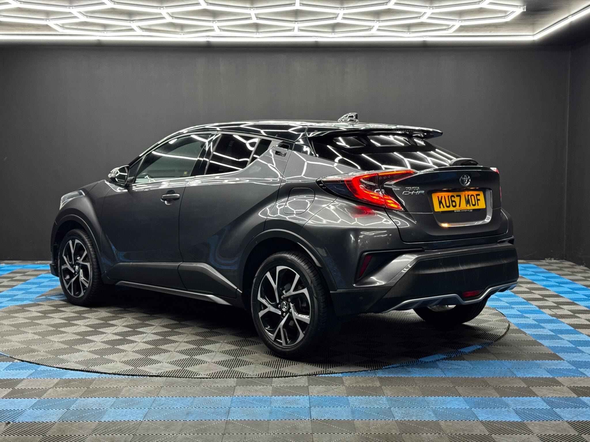 Toyota C-HR 1.2 VVT-i Dynamic Euro 6 (s/s) 5dr 5dr Manual 2026