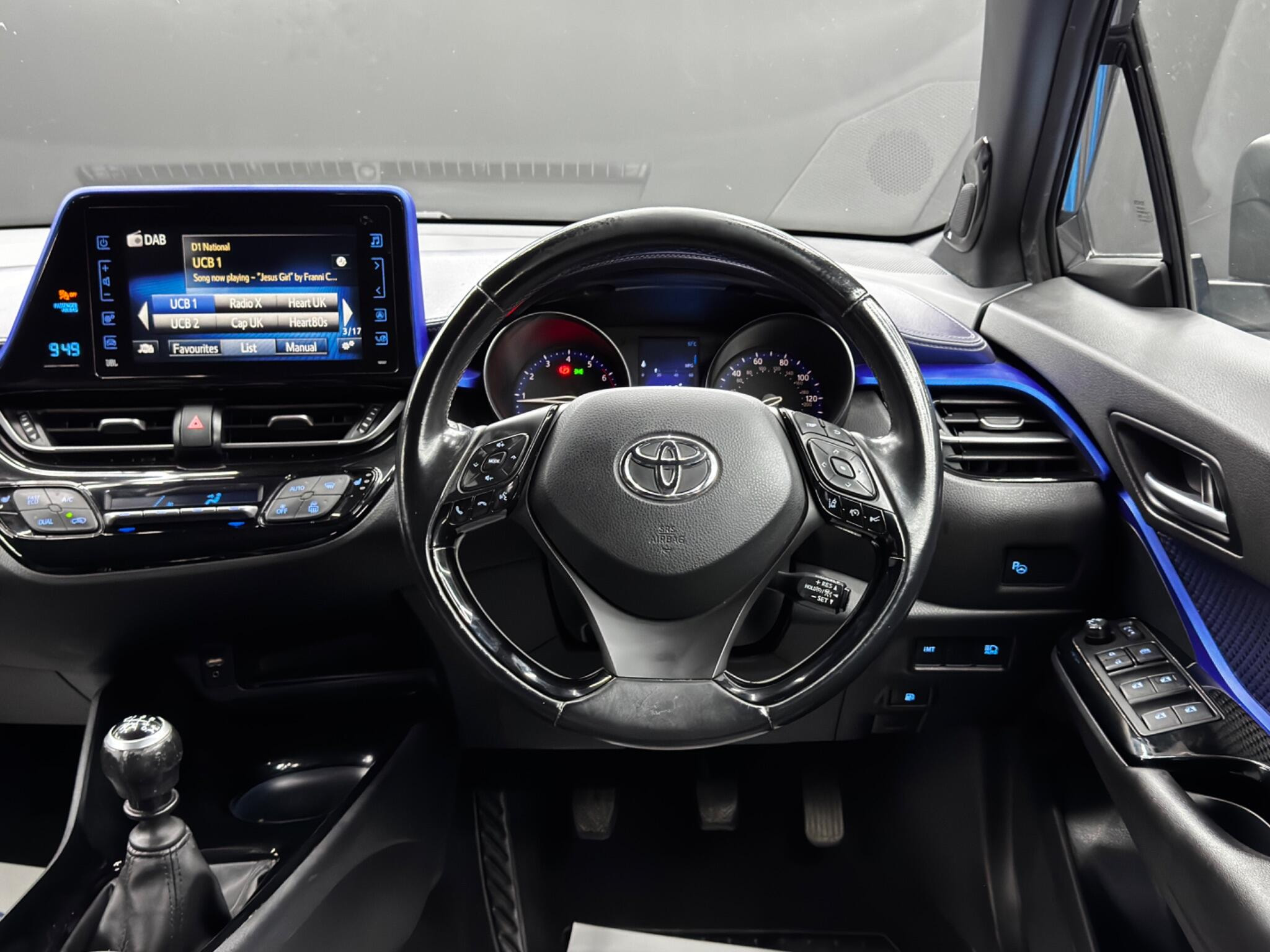 Toyota C-HR 1.2 VVT-i Dynamic Euro 6 (s/s) 5dr 5dr Manual 2026