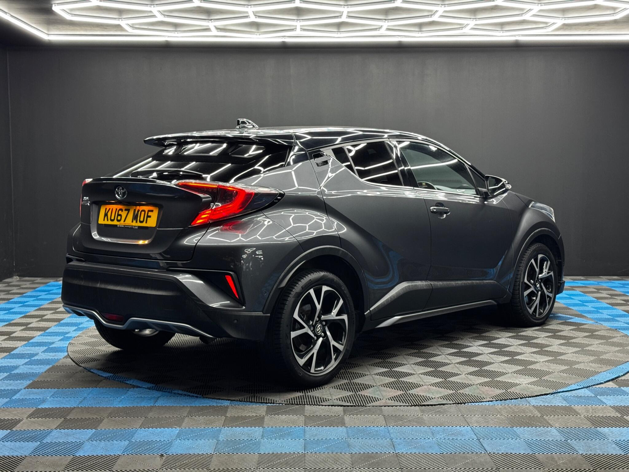 Toyota C-HR 1.2 VVT-i Dynamic Euro 6 (s/s) 5dr 5dr Manual 2026