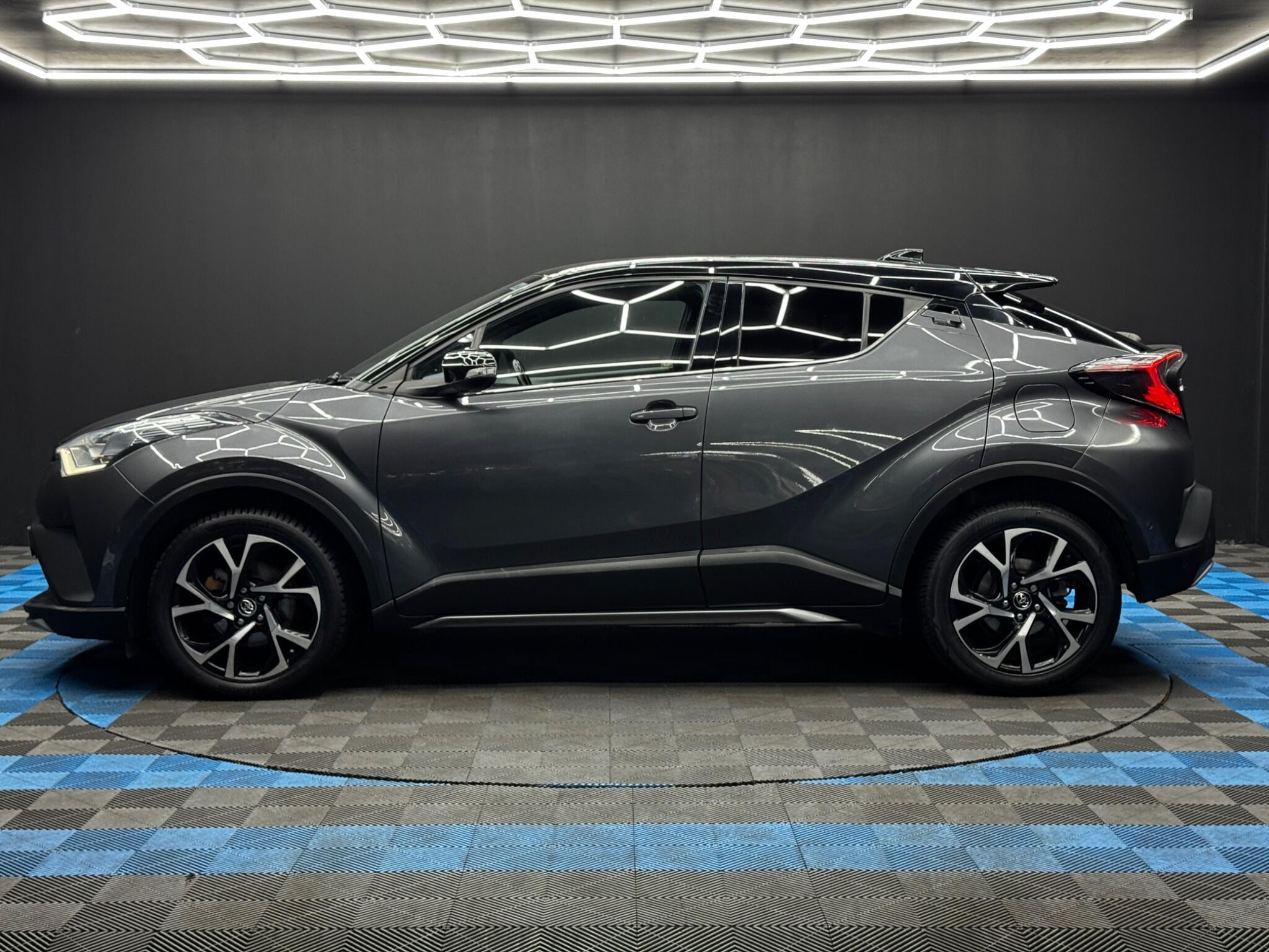 Toyota C-HR 1.2 VVT-i Dynamic Euro 6 (s/s) 5dr 5dr Manual 2026