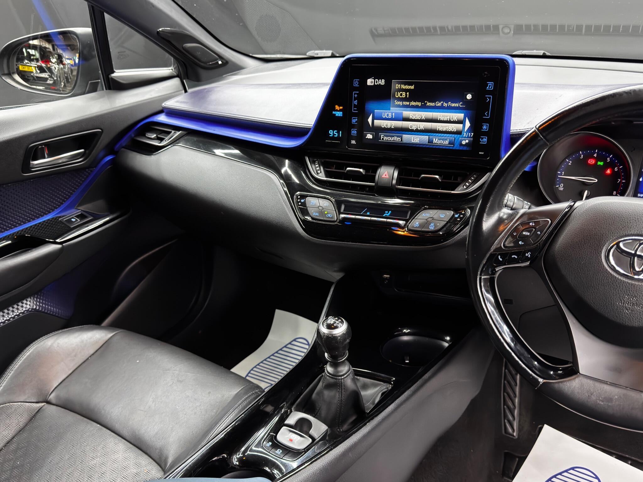 Toyota C-HR 1.2 VVT-i Dynamic Euro 6 (s/s) 5dr 5dr Manual 2026