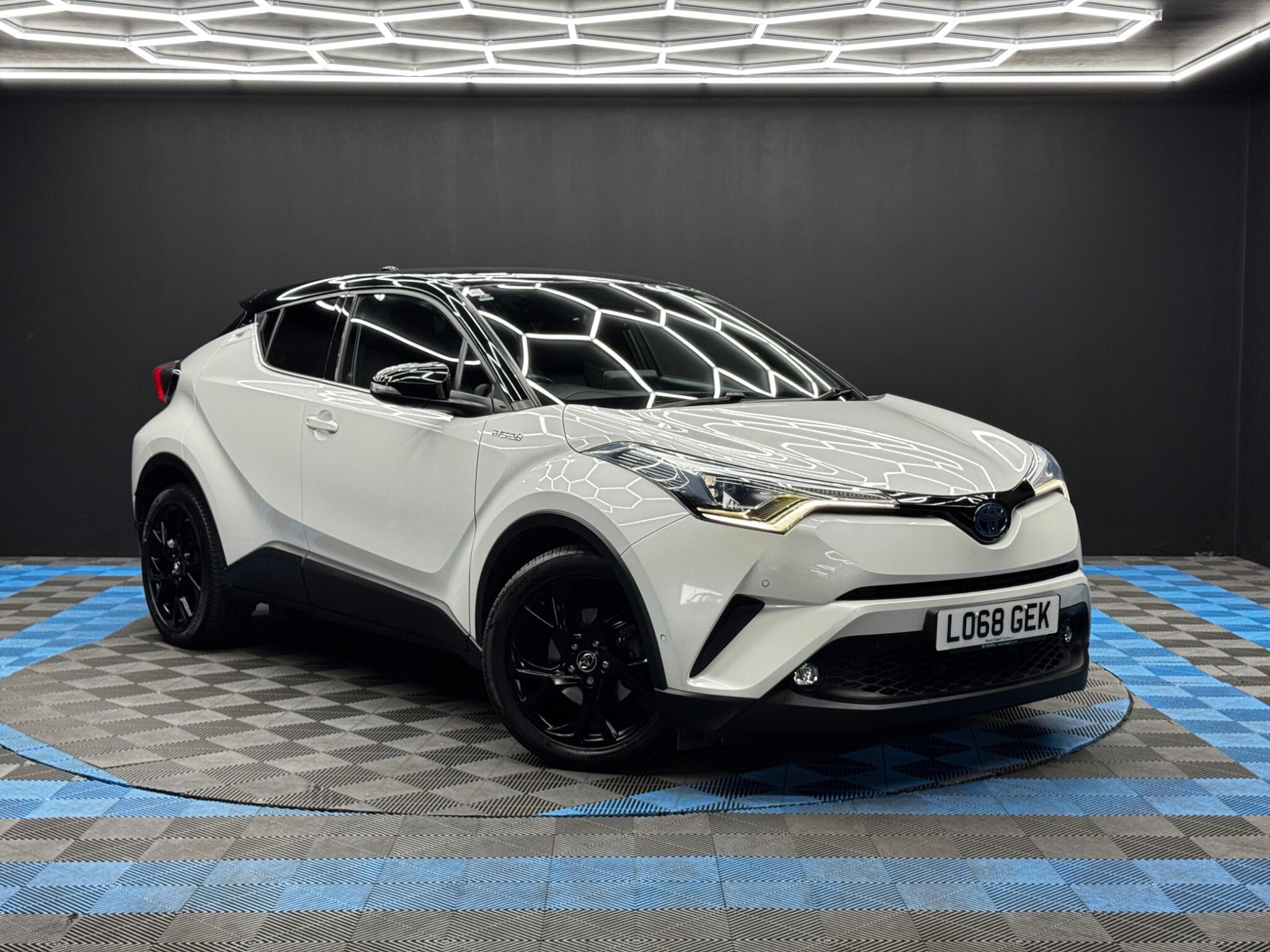 Toyota C-HR 1.8 VVT-h Dynamic CVT Euro 6 (s/s) 5dr 5dr Automatic 2026