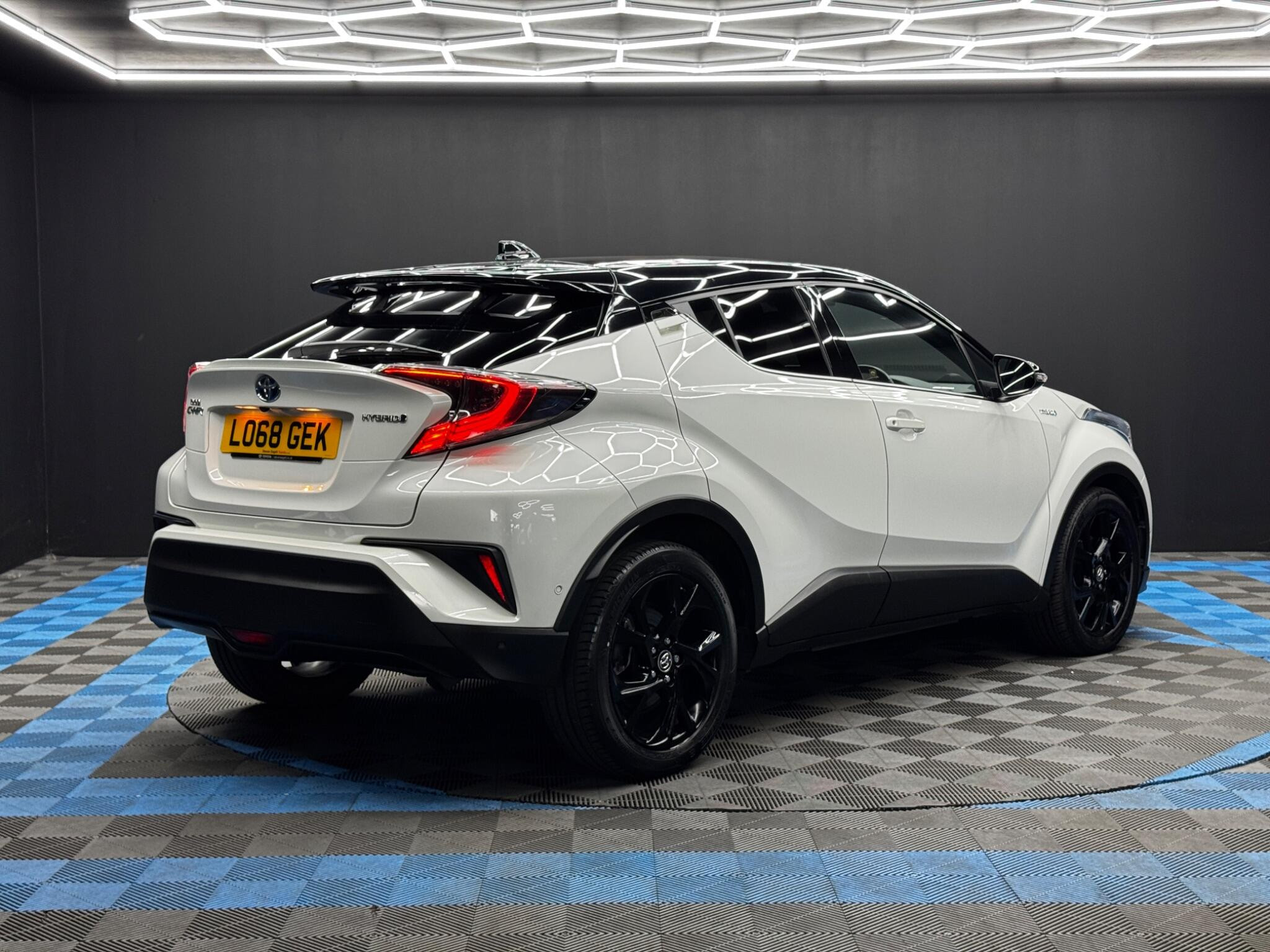 Toyota C-HR 1.8 VVT-h Dynamic CVT Euro 6 (s/s) 5dr 5dr Automatic 2026