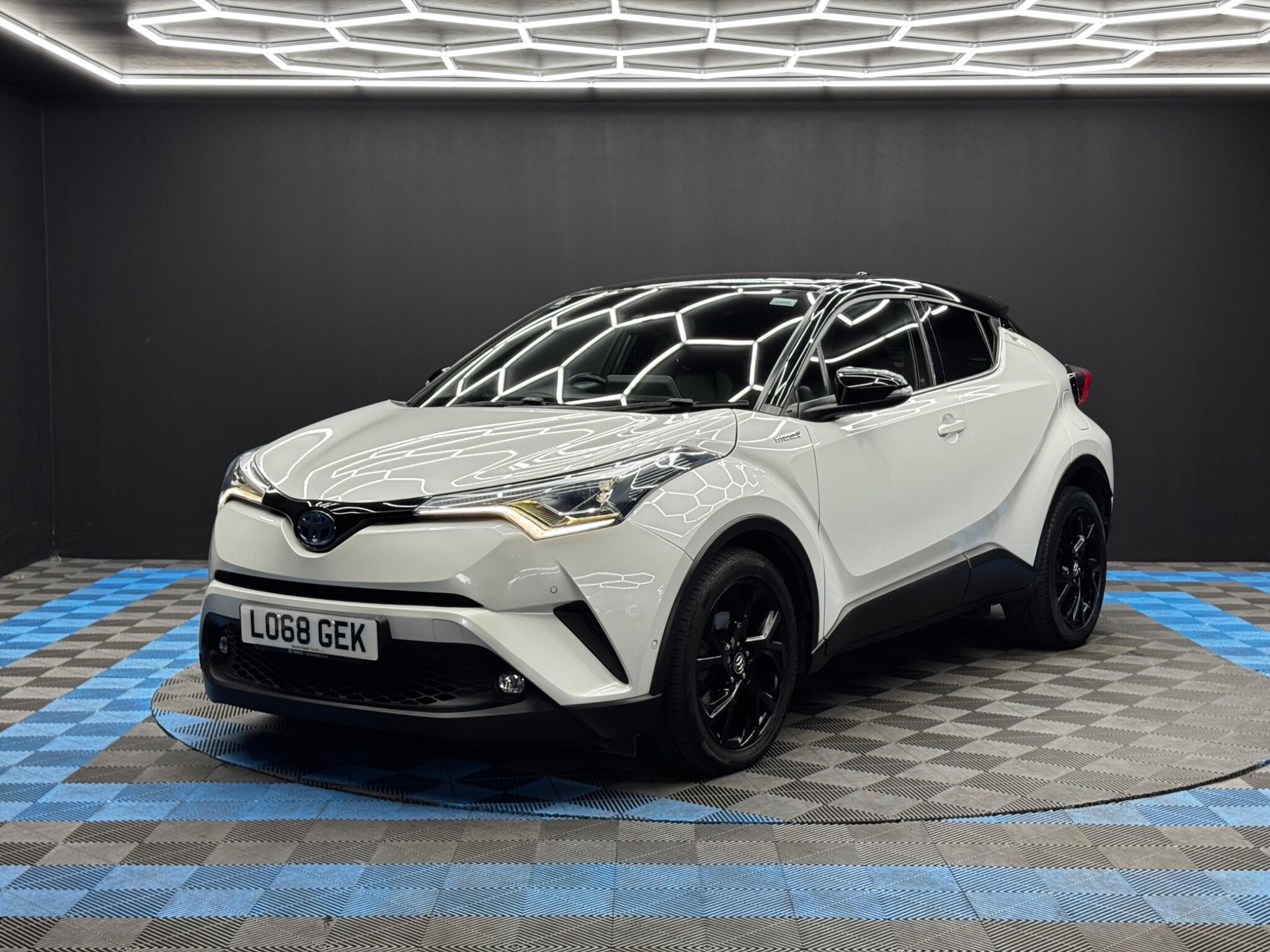 Toyota C-HR 1.8 VVT-h Dynamic CVT Euro 6 (s/s) 5dr 5dr Automatic 2026