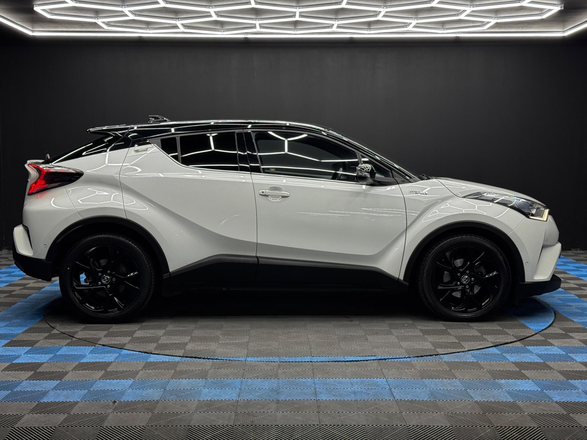 Toyota C-HR 1.8 VVT-h Dynamic CVT Euro 6 (s/s) 5dr 5dr Automatic 2026