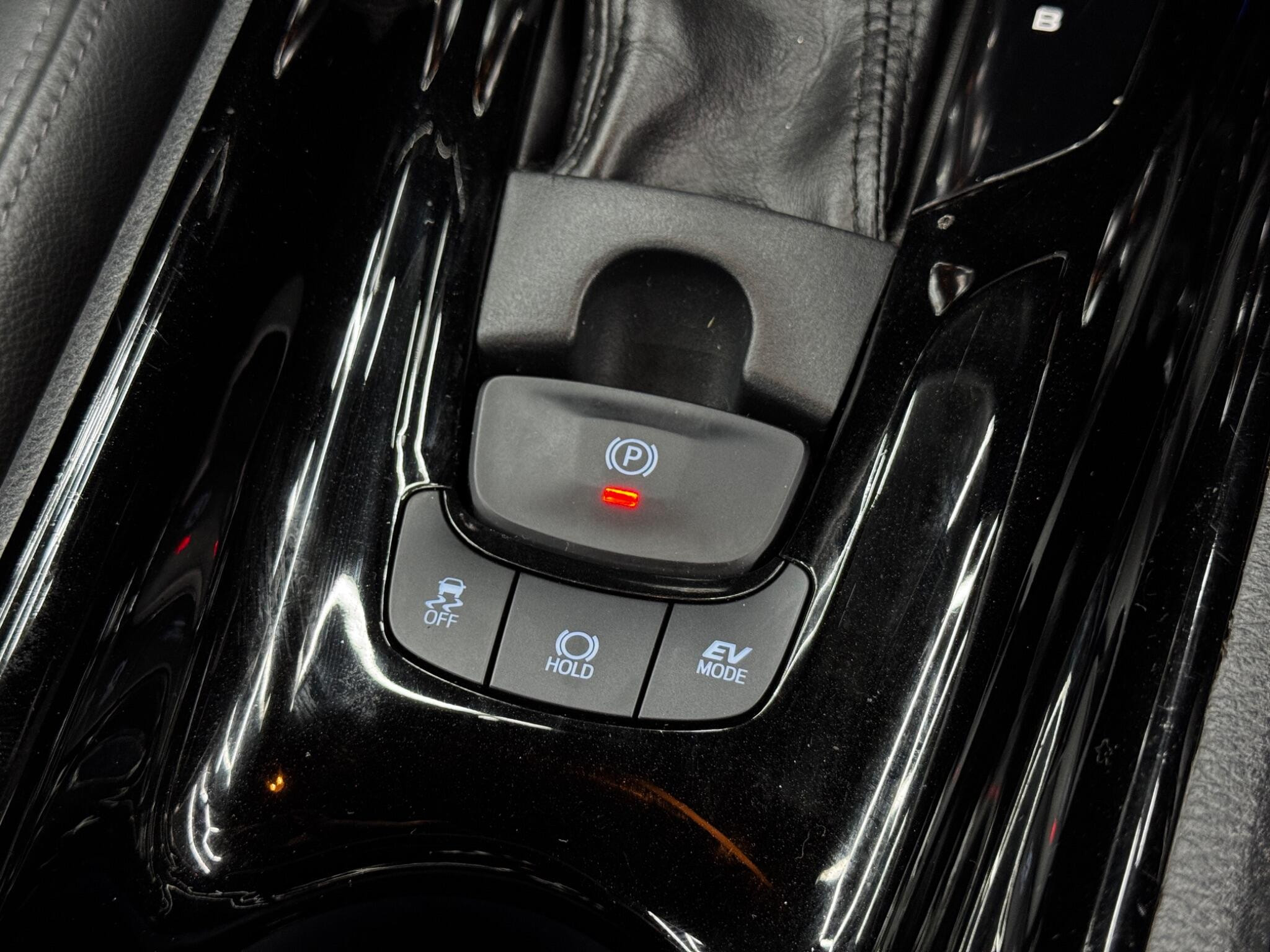 Toyota C-HR 1.8 VVT-h Dynamic CVT Euro 6 (s/s) 5dr 5dr Automatic 2026