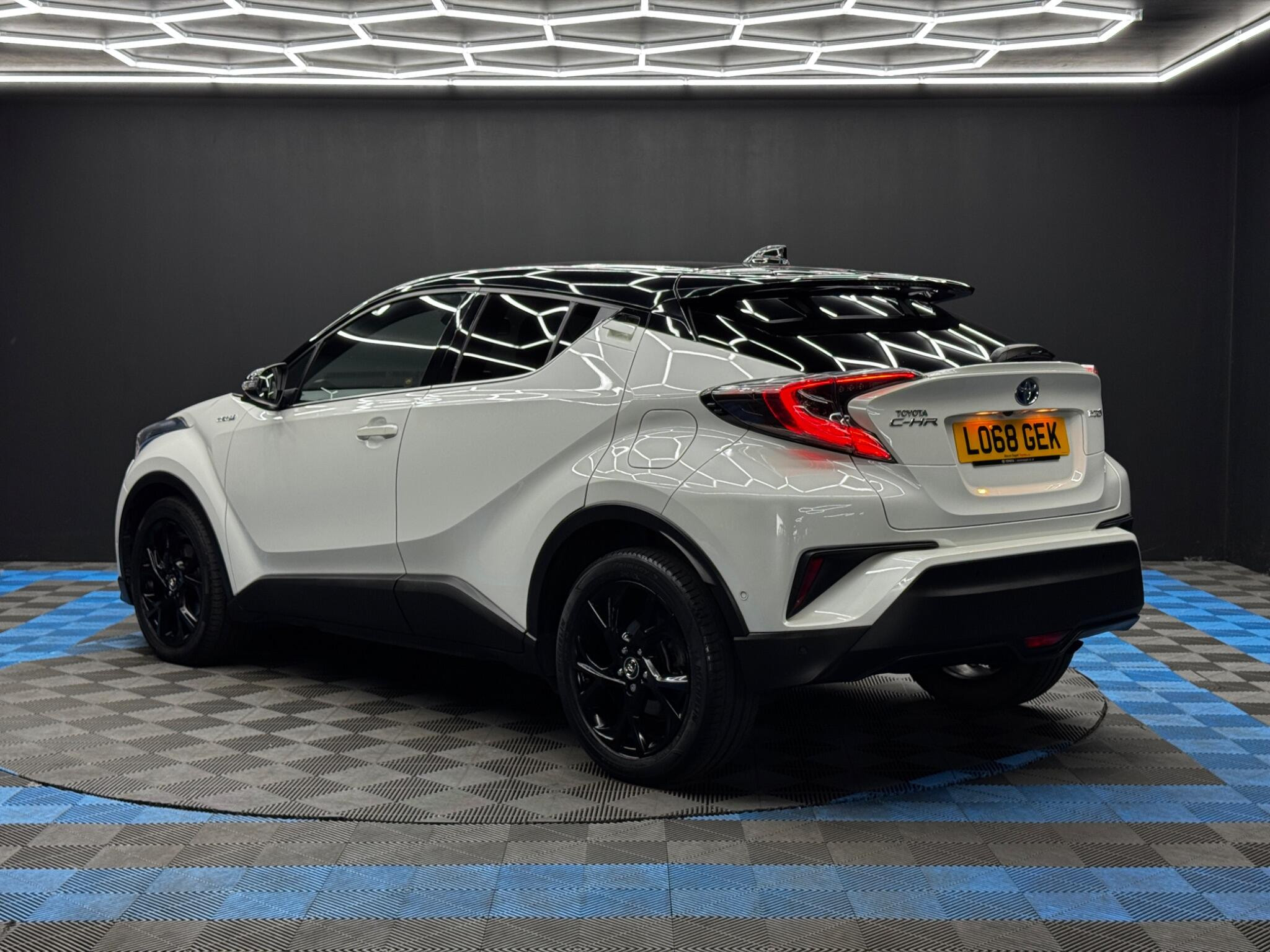 Toyota C-HR 1.8 VVT-h Dynamic CVT Euro 6 (s/s) 5dr 5dr Automatic 2026
