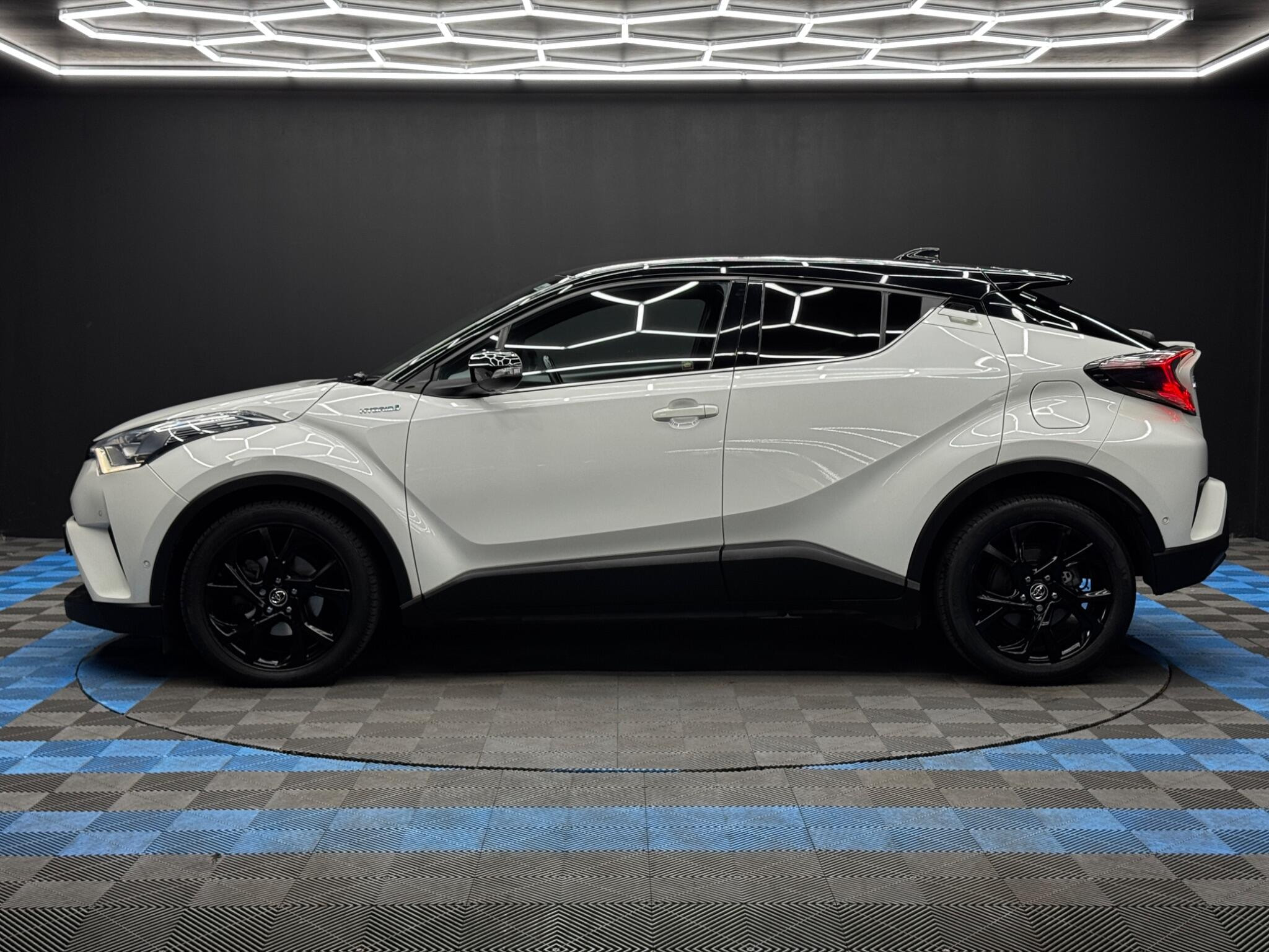 Toyota C-HR 1.8 VVT-h Dynamic CVT Euro 6 (s/s) 5dr 5dr Automatic 2026