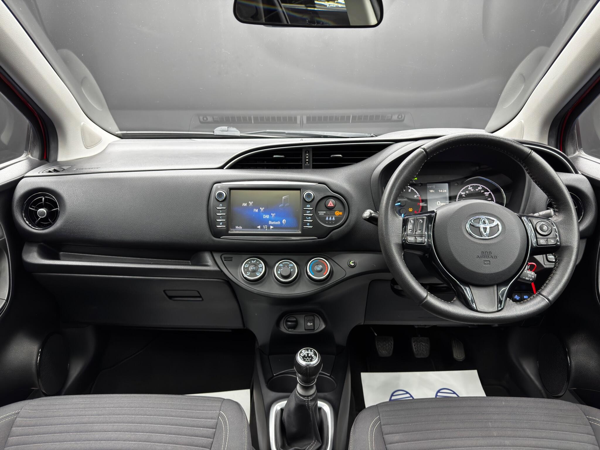 Toyota Yaris 1.5 VVT-i Design Euro 6 5dr 5dr Manual 2026