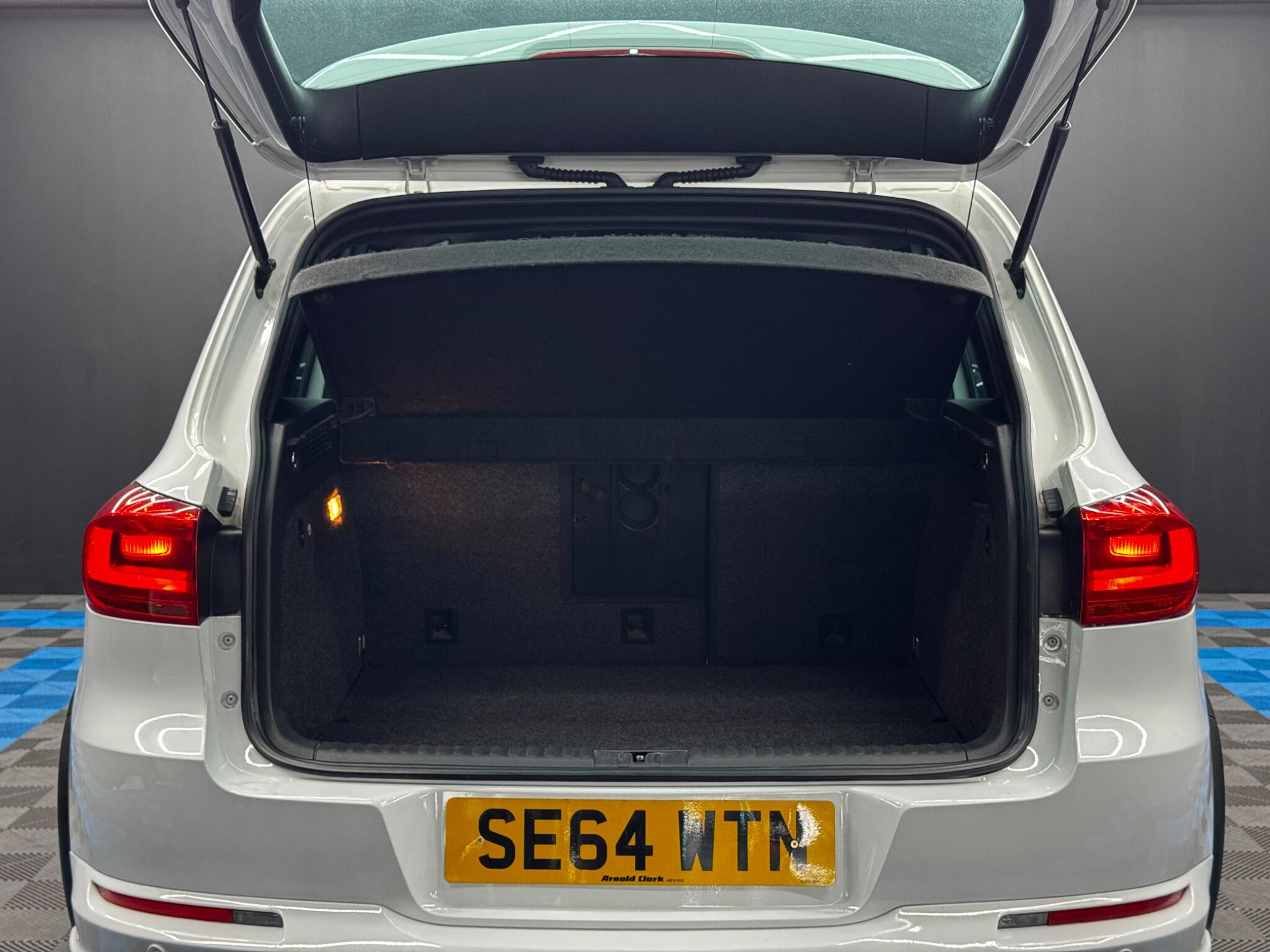 Volkswagen Tiguan 2.0 TDI BlueMotion Tech R-Line 4WD Euro 5 (s/s) 5dr (Nav) 5dr Manual 2026