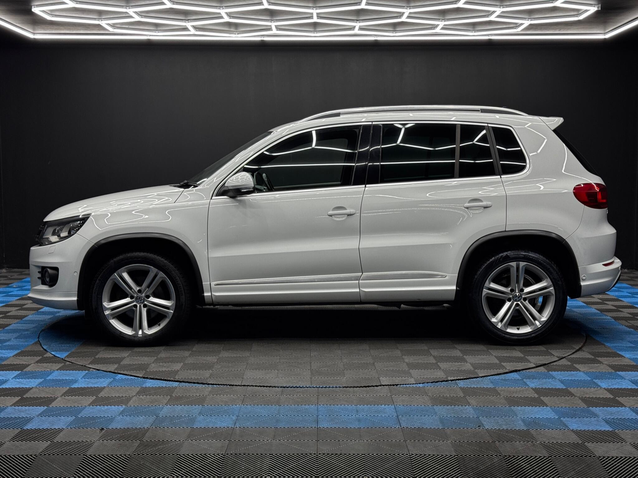 Volkswagen Tiguan 2.0 TDI BlueMotion Tech R-Line 4WD Euro 5 (s/s) 5dr (Nav) 5dr Manual 2026