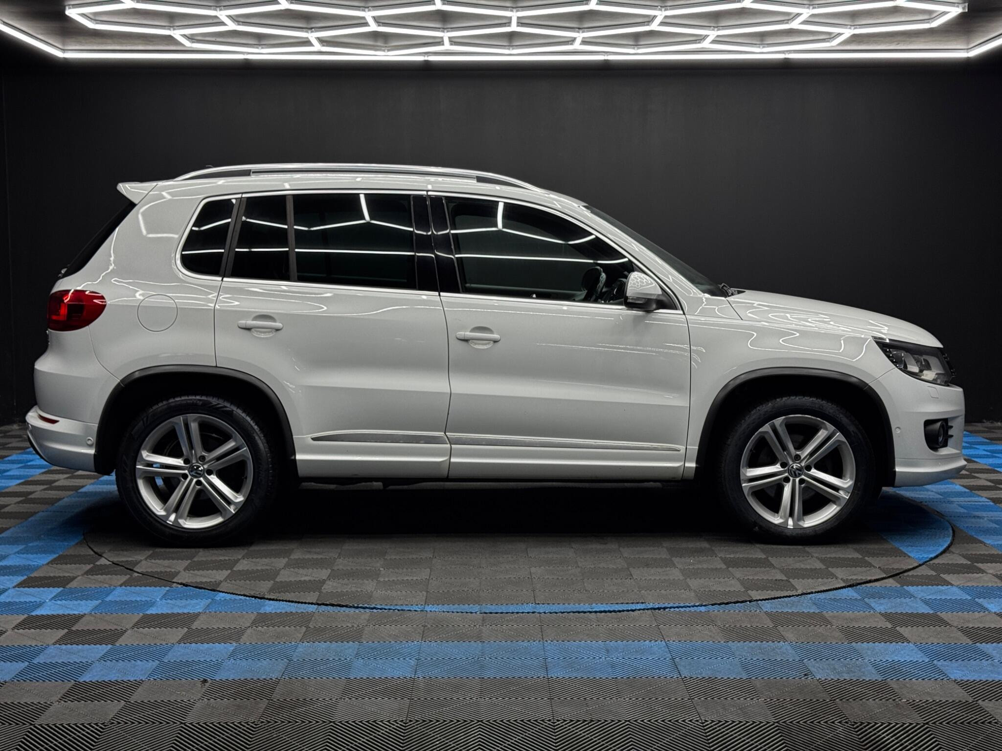 Volkswagen Tiguan 2.0 TDI BlueMotion Tech R-Line 4WD Euro 5 (s/s) 5dr (Nav) 5dr Manual 2026