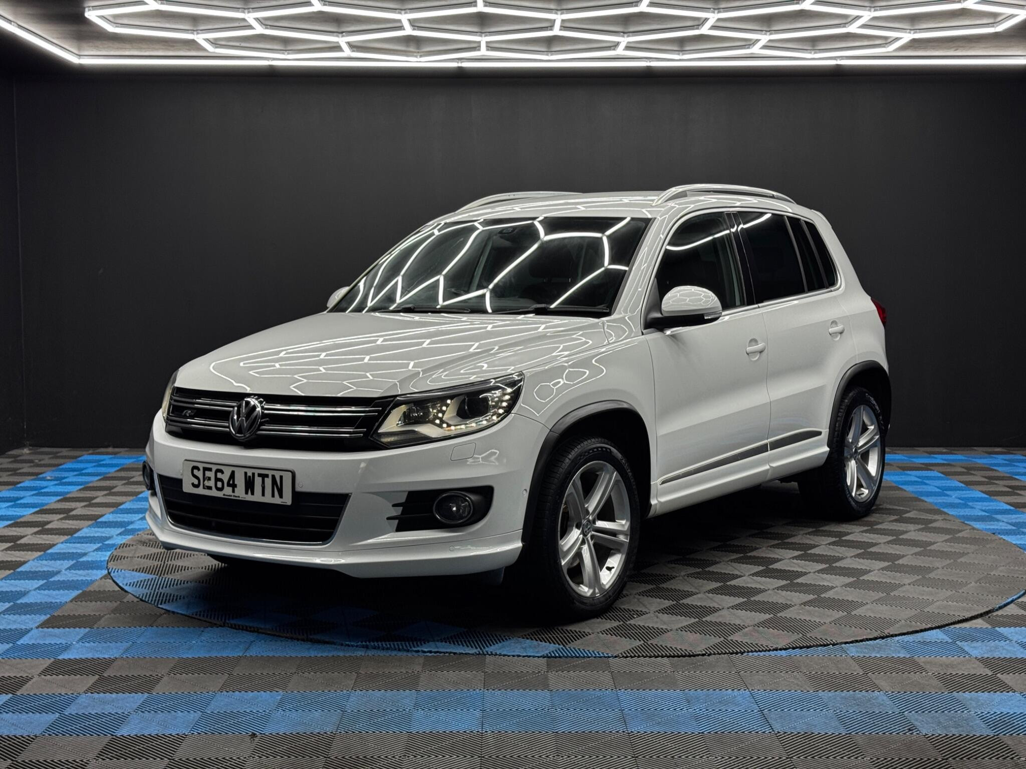 Volkswagen Tiguan 2.0 TDI BlueMotion Tech R-Line 4WD Euro 5 (s/s) 5dr (Nav) 5dr Manual 2026