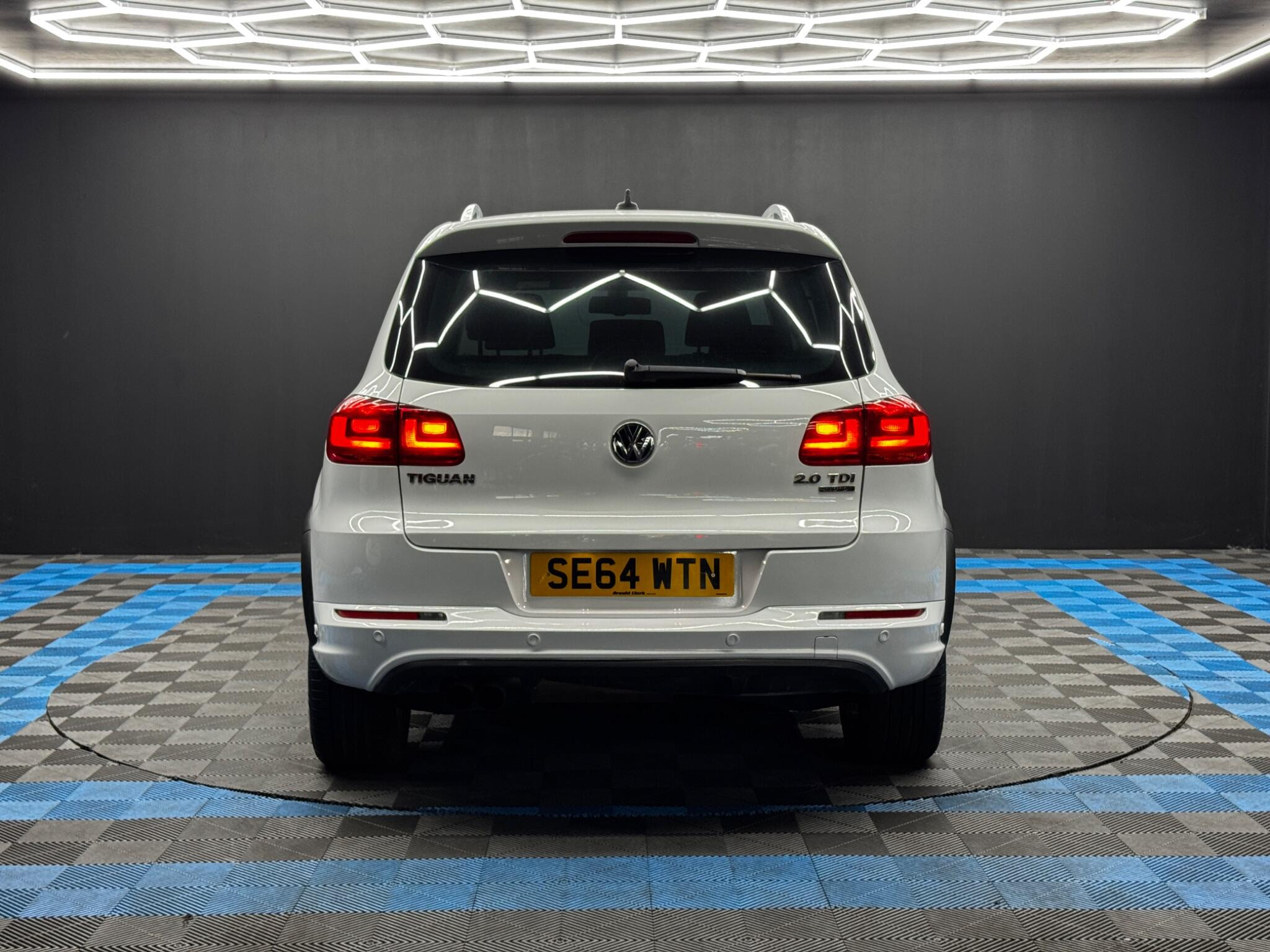 Volkswagen Tiguan 2.0 TDI BlueMotion Tech R-Line 4WD Euro 5 (s/s) 5dr (Nav) 5dr Manual 2026