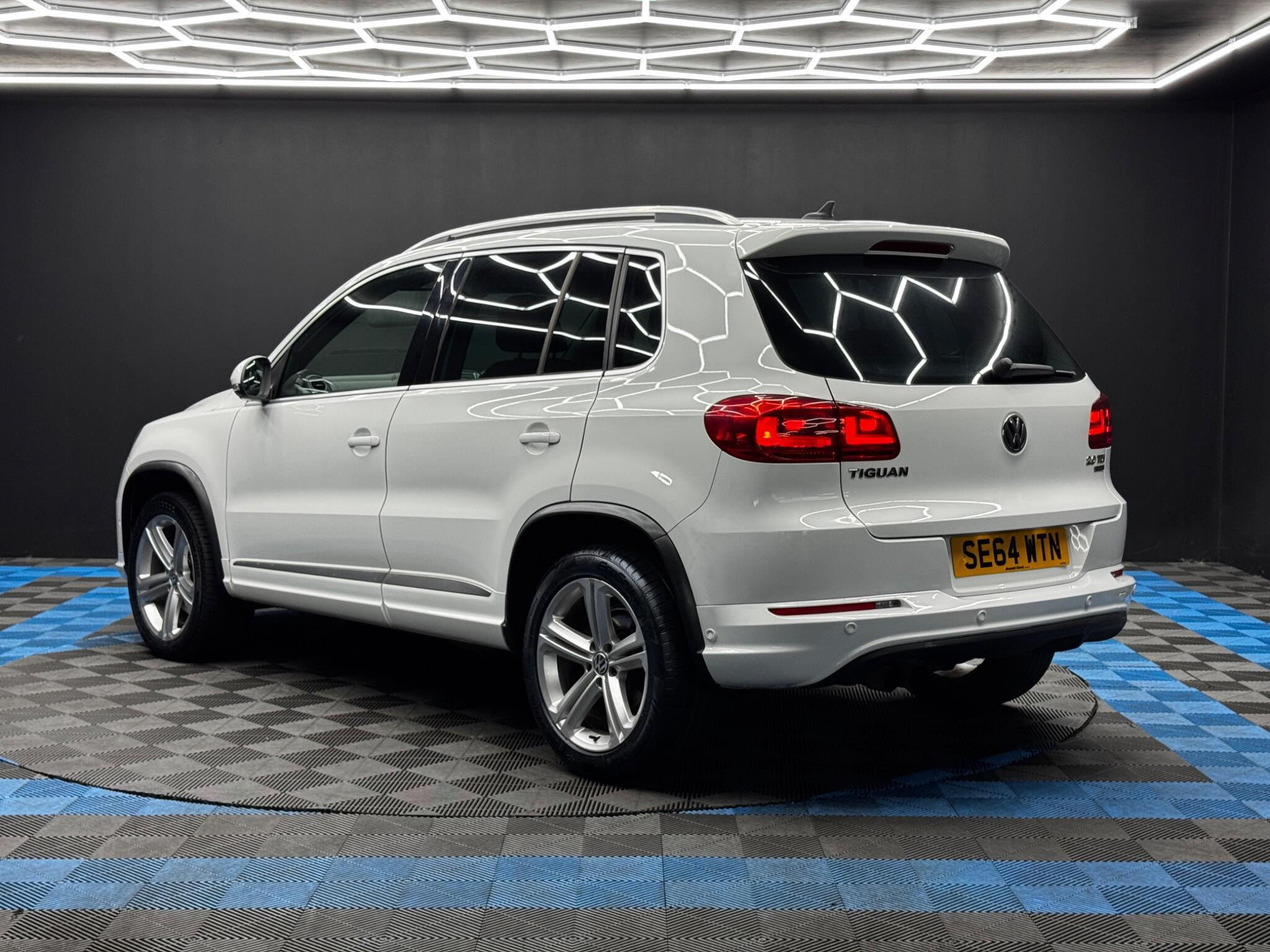 Volkswagen Tiguan 2.0 TDI BlueMotion Tech R-Line 4WD Euro 5 (s/s) 5dr (Nav) 5dr Manual 2026