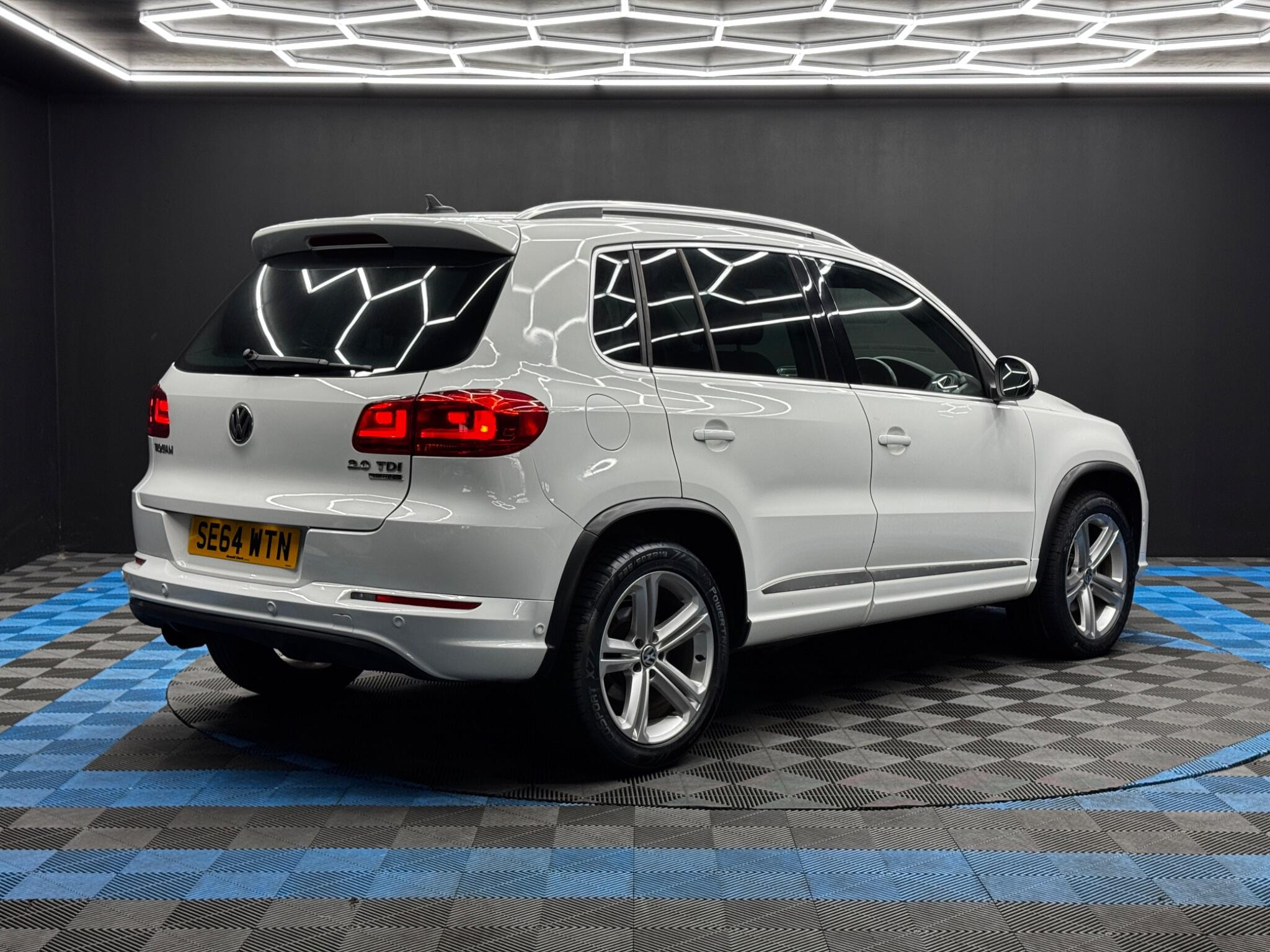 Volkswagen Tiguan 2.0 TDI BlueMotion Tech R-Line 4WD Euro 5 (s/s) 5dr (Nav) 5dr Manual 2026