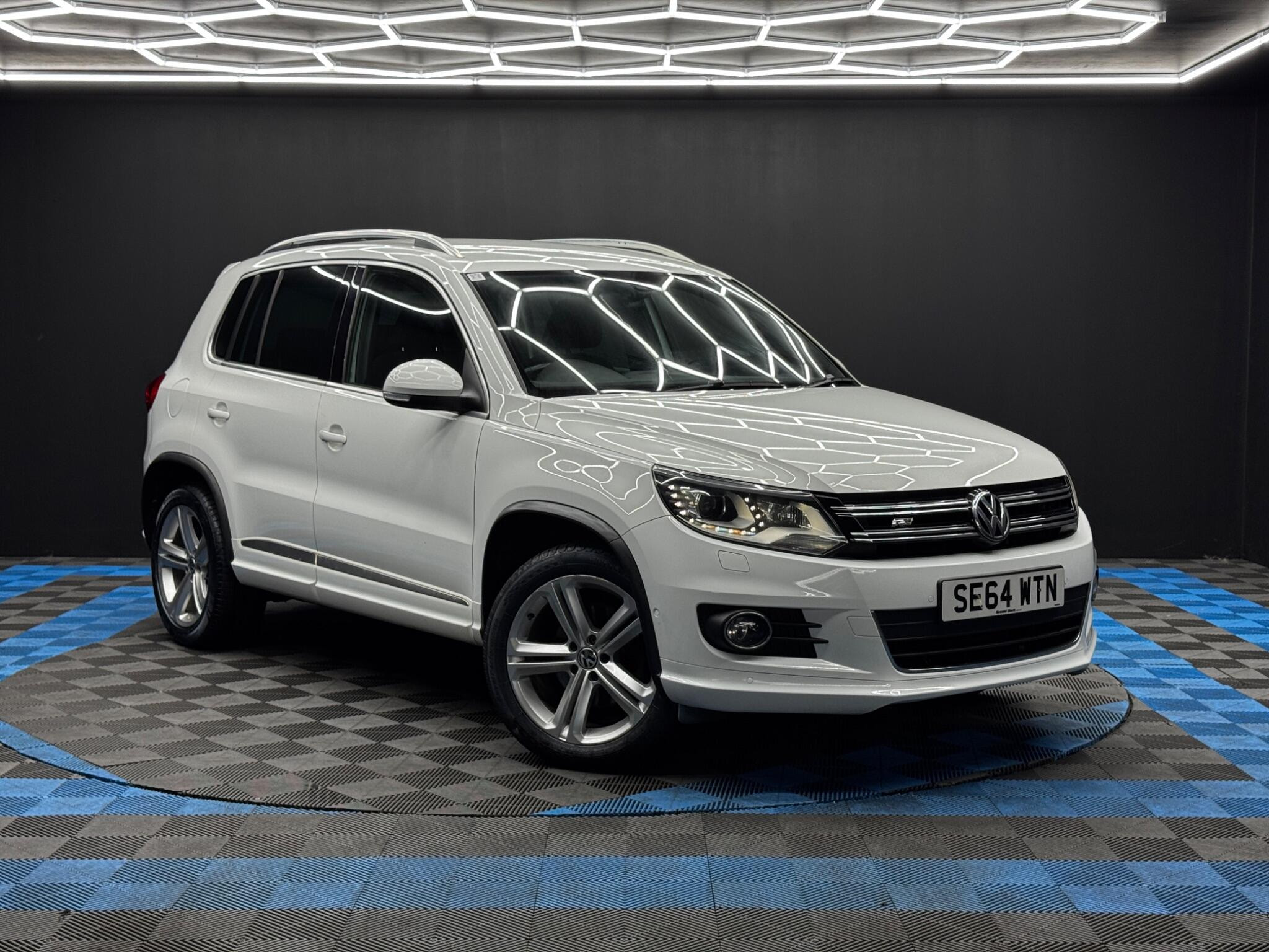 Volkswagen Tiguan 2.0 TDI BlueMotion Tech R-Line 4WD Euro 5 (s/s) 5dr (Nav) 5dr Manual 2026