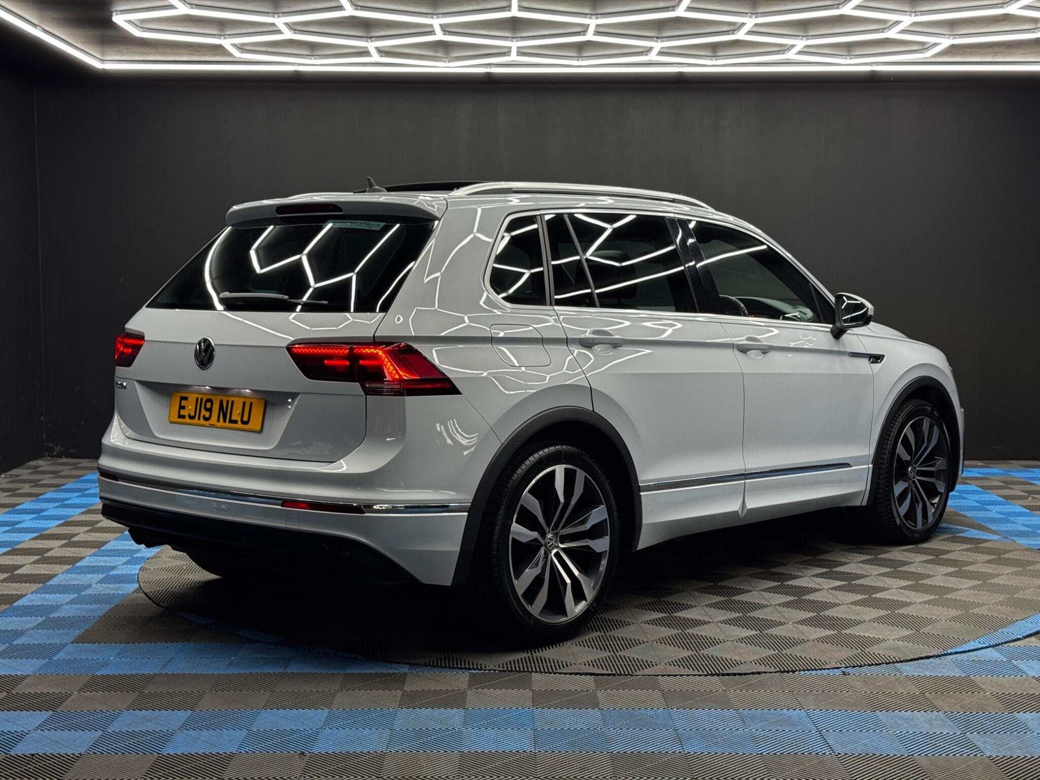 Volkswagen Tiguan 2.0 TDI R-Line DSG Euro 6 (s/s) 5dr 5dr Automatic 2026