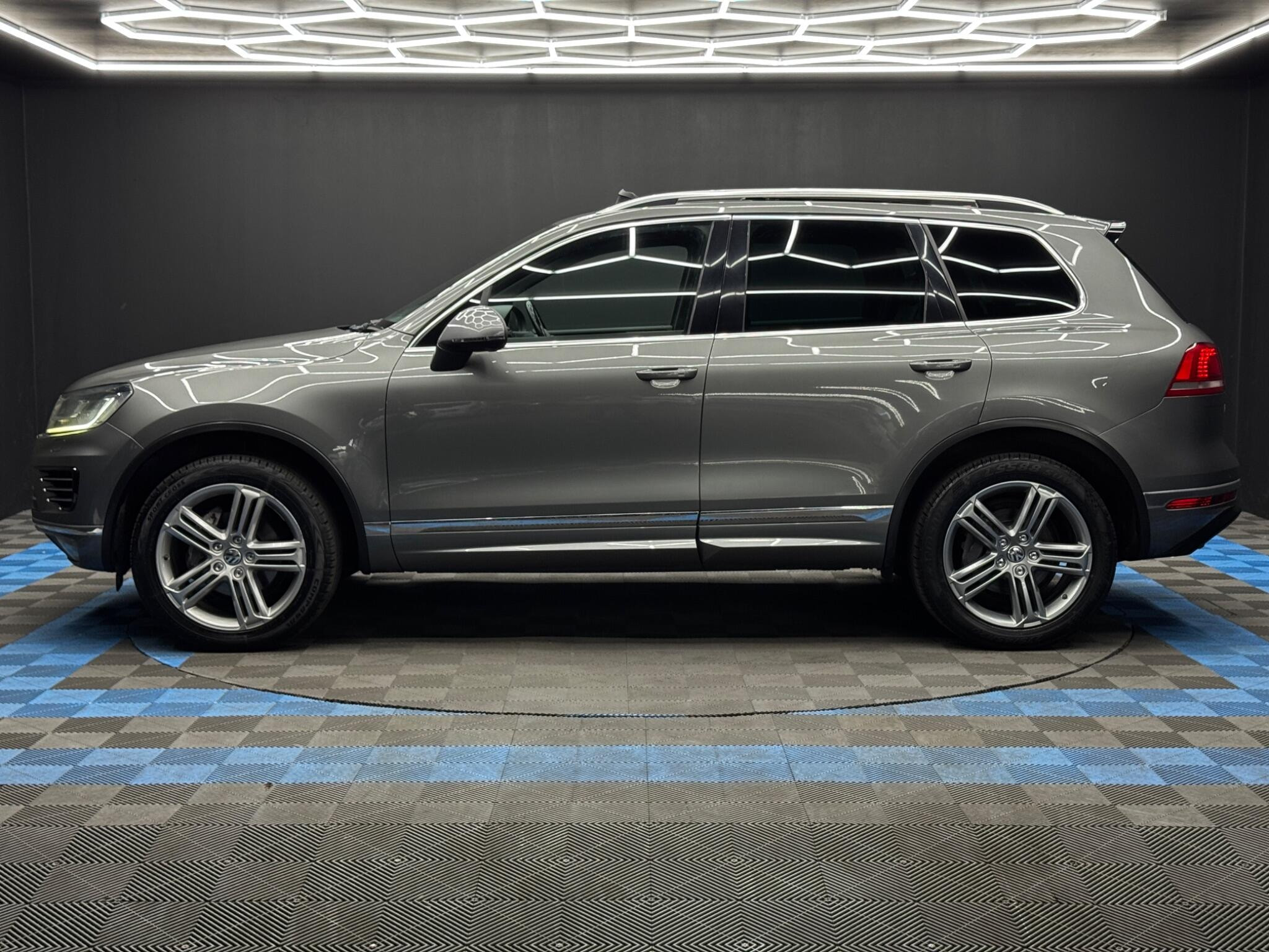 Volkswagen Touareg 3.0 TDI V6 BlueMotion Tech R-Line Tiptronic 4WD Euro 6 (s/s) 5dr 5dr Automatic 2026