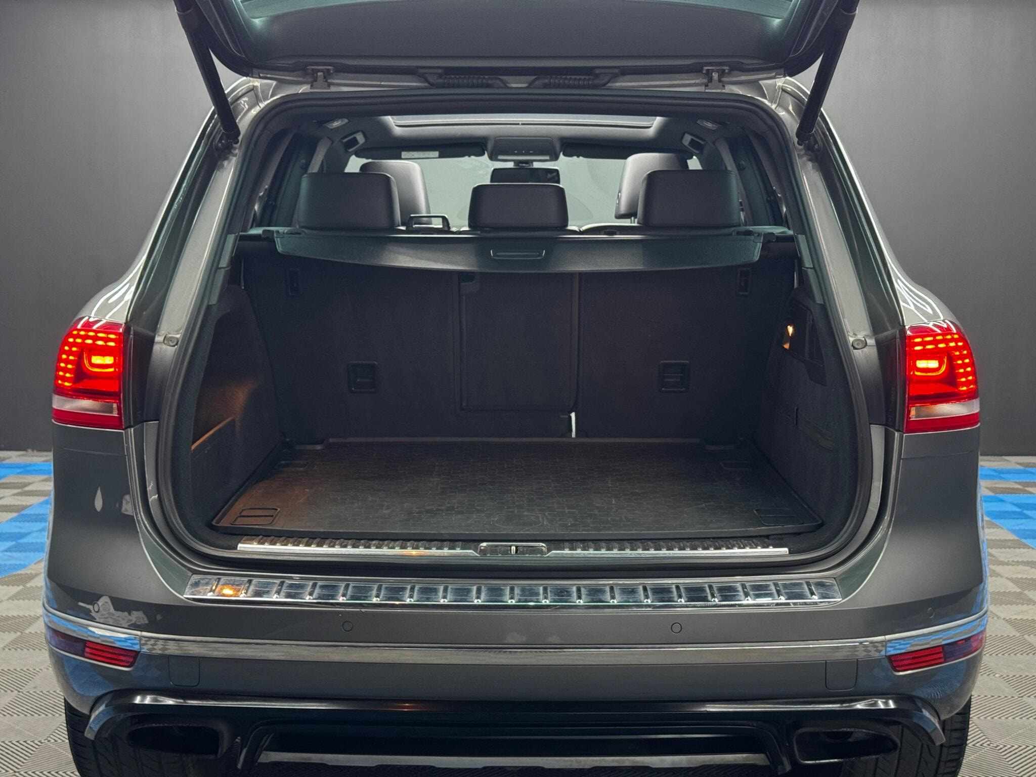 Volkswagen Touareg 3.0 TDI V6 BlueMotion Tech R-Line Tiptronic 4WD Euro 6 (s/s) 5dr 5dr Automatic 2026