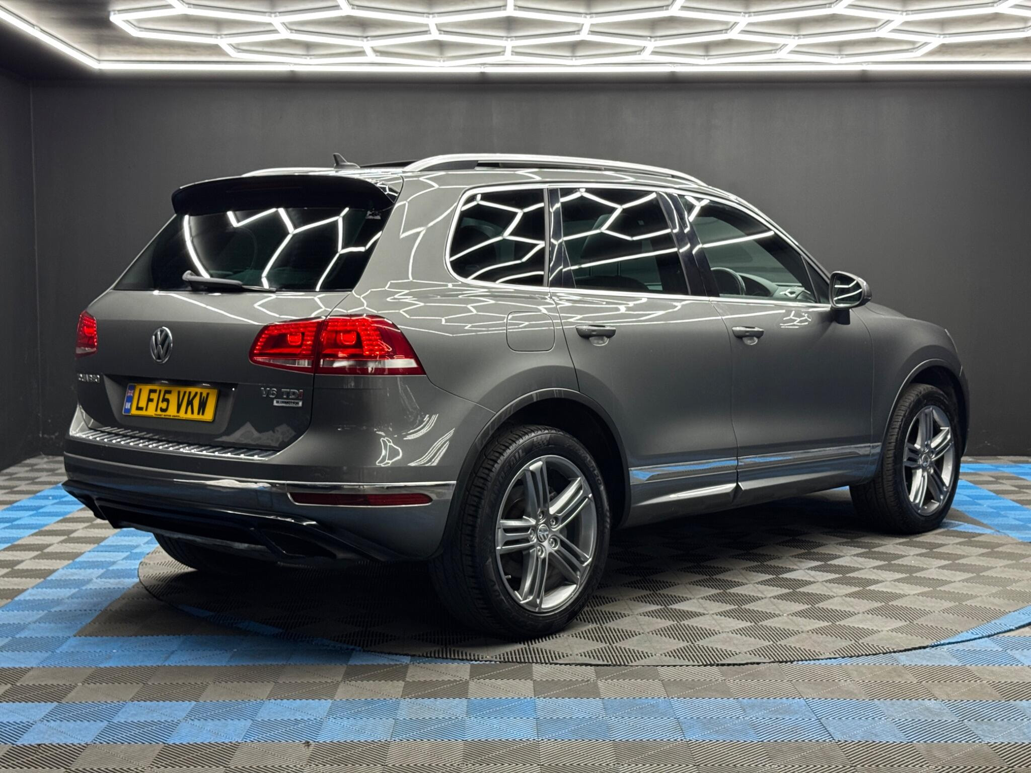 Volkswagen Touareg 3.0 TDI V6 BlueMotion Tech R-Line Tiptronic 4WD Euro 6 (s/s) 5dr 5dr Automatic 2026