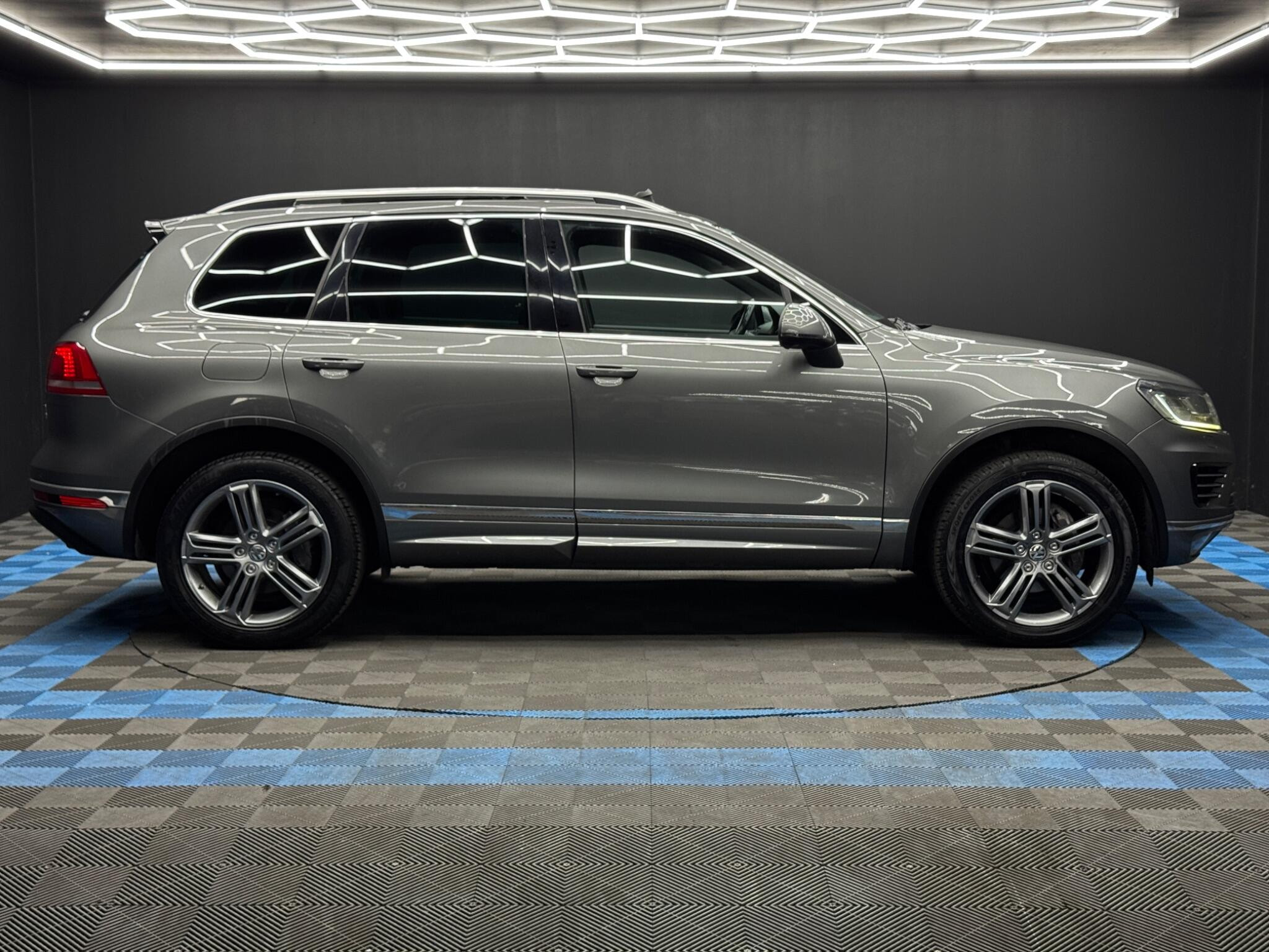Volkswagen Touareg 3.0 TDI V6 BlueMotion Tech R-Line Tiptronic 4WD Euro 6 (s/s) 5dr 5dr Automatic 2026