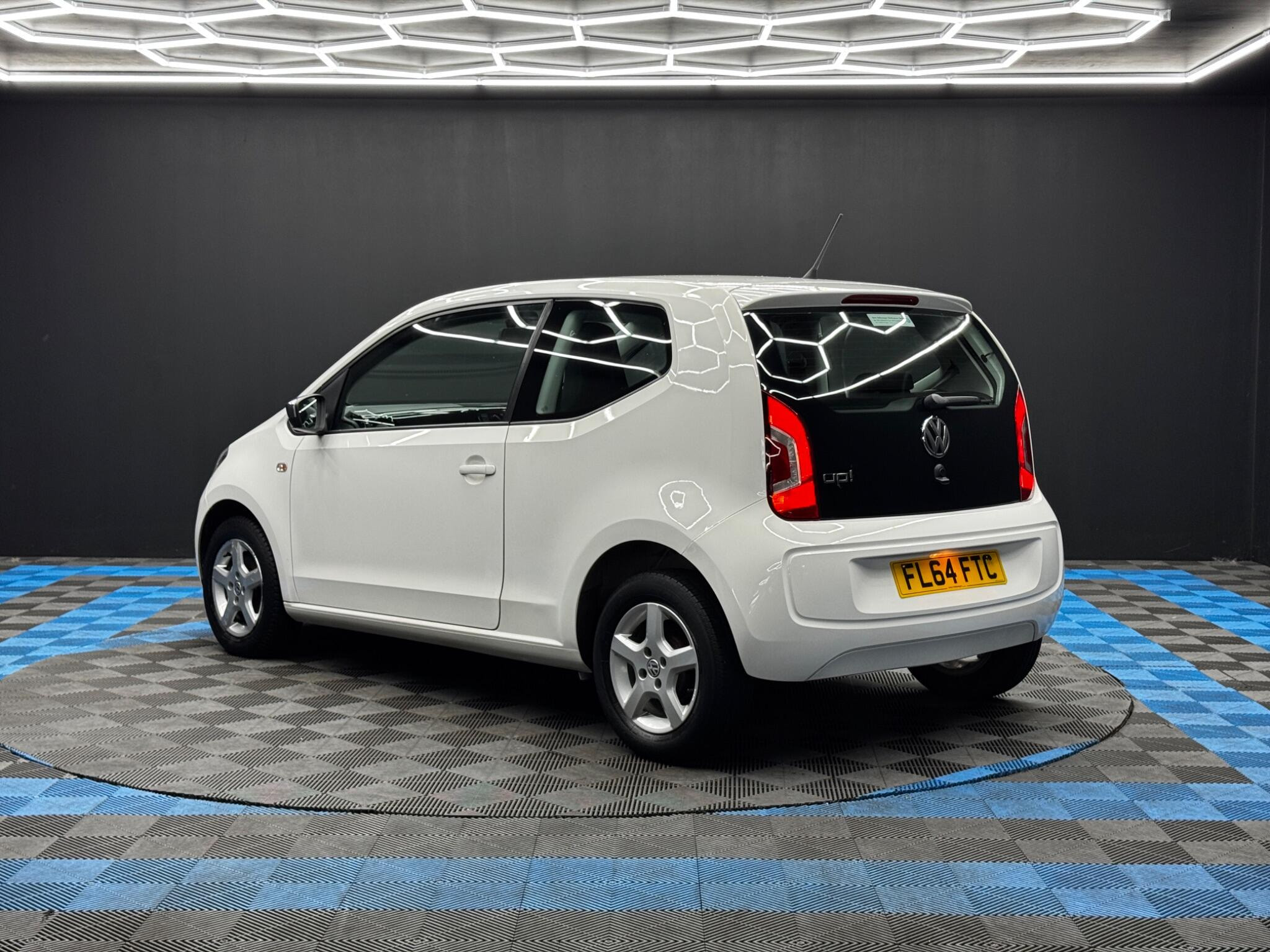 Volkswagen up! 1.0 Move up! Euro 5 3dr 3dr Manual 2026