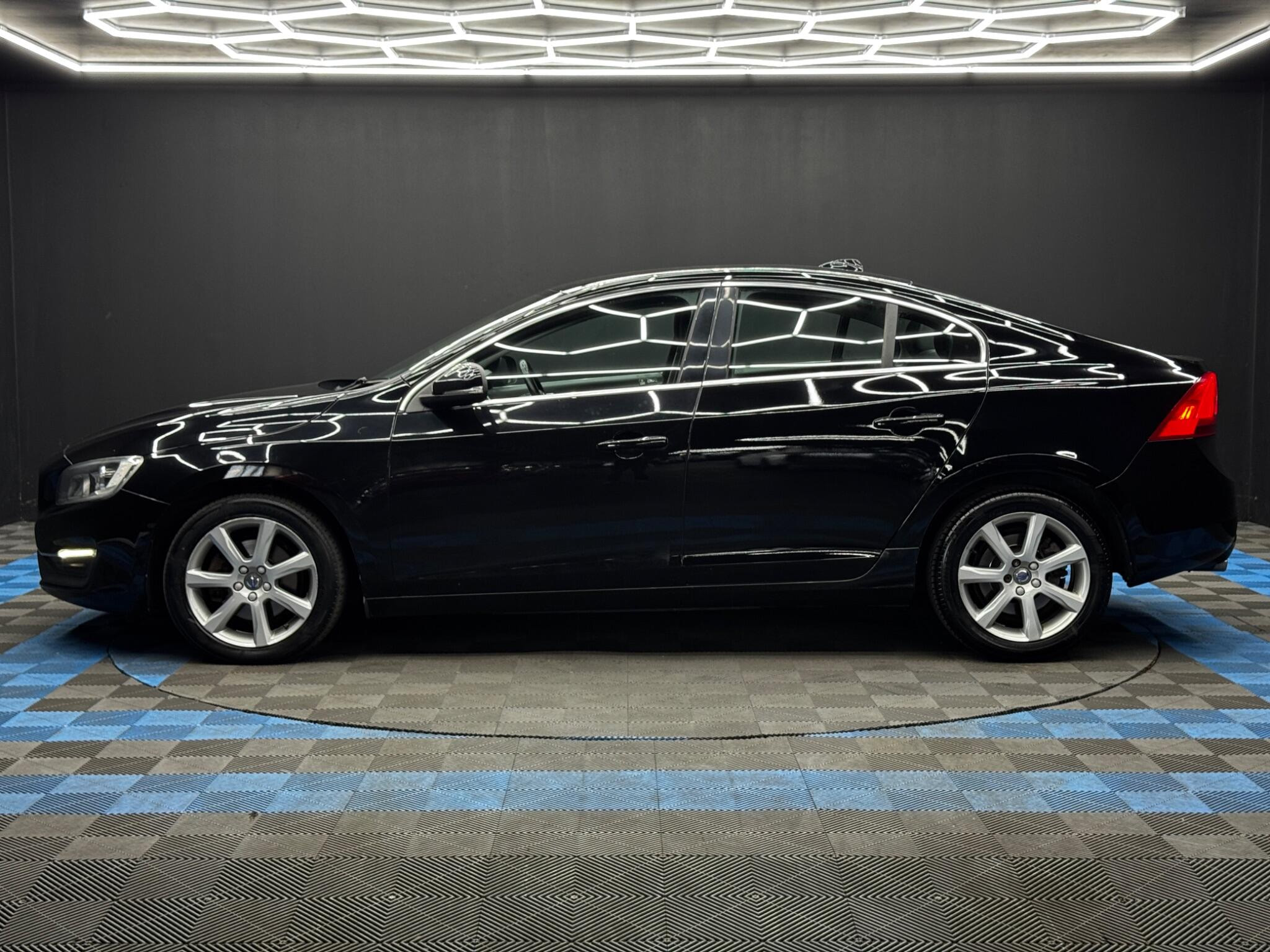Volvo S60 2.0 D2 SE Nav Euro 6 (s/s) 4dr 4dr Manual 2026