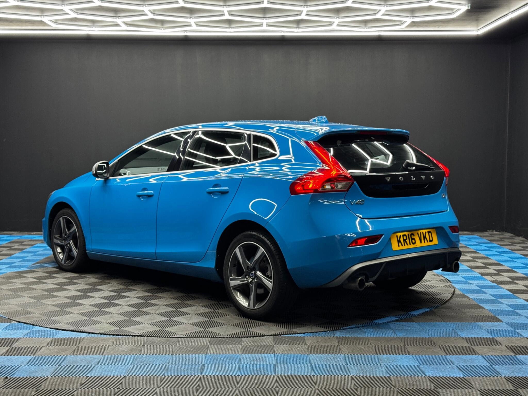 Volvo V40 2.0 D3 R-Design Nav Euro 6 (s/s) 5dr 5dr Manual 2026