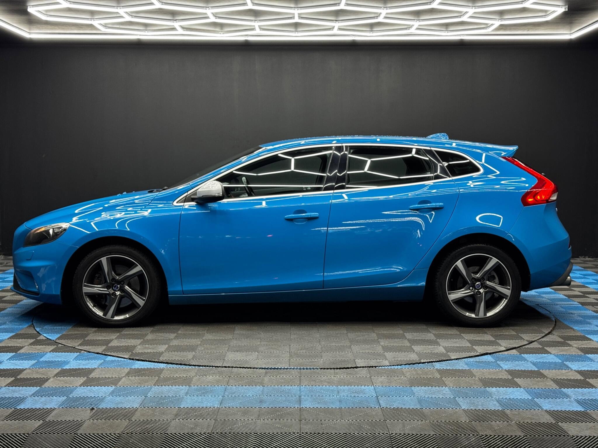 Volvo V40 2.0 D3 R-Design Nav Euro 6 (s/s) 5dr 5dr Manual 2026