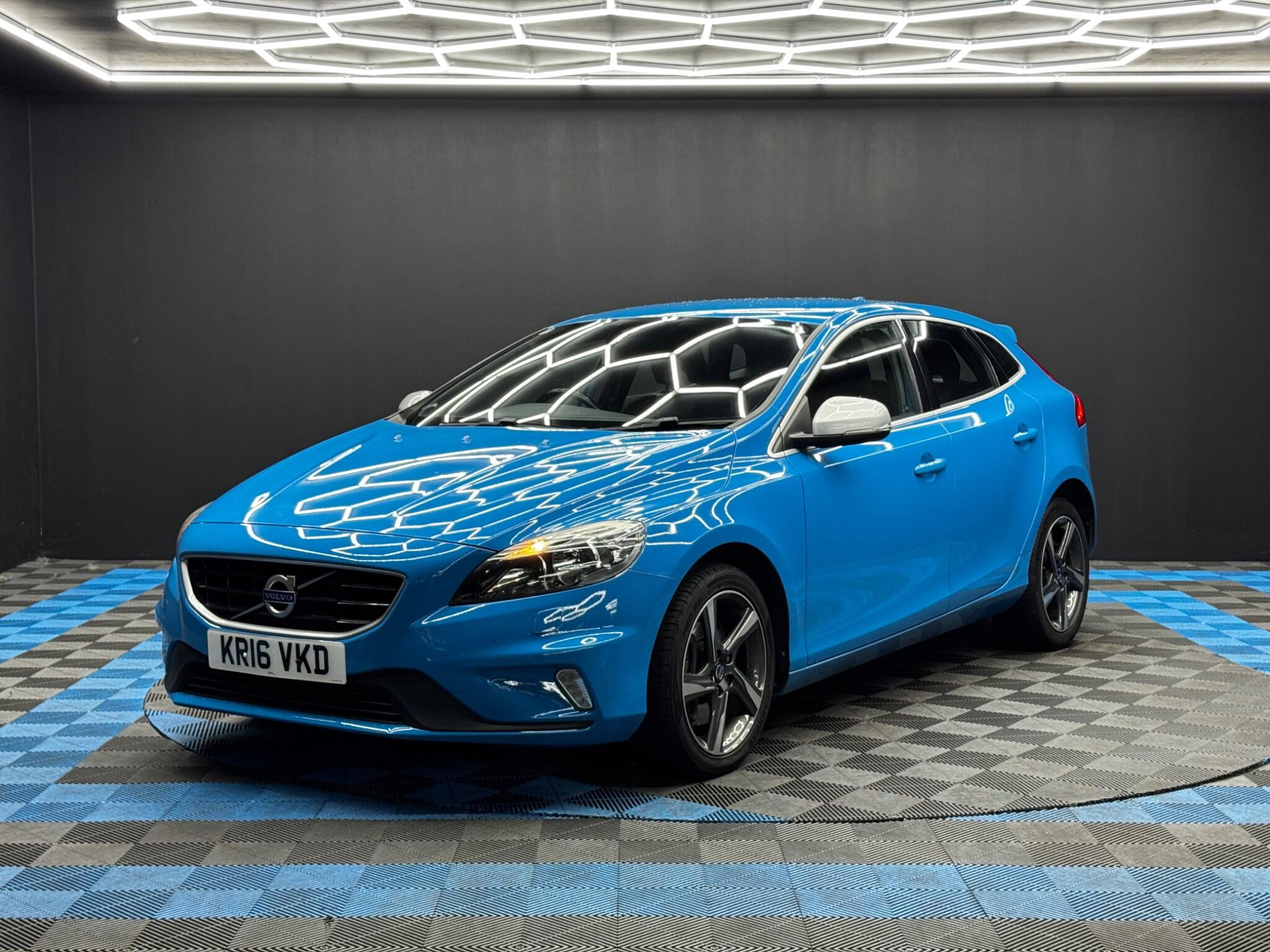 Volvo V40 2.0 D3 R-Design Nav Euro 6 (s/s) 5dr 5dr Manual 2026