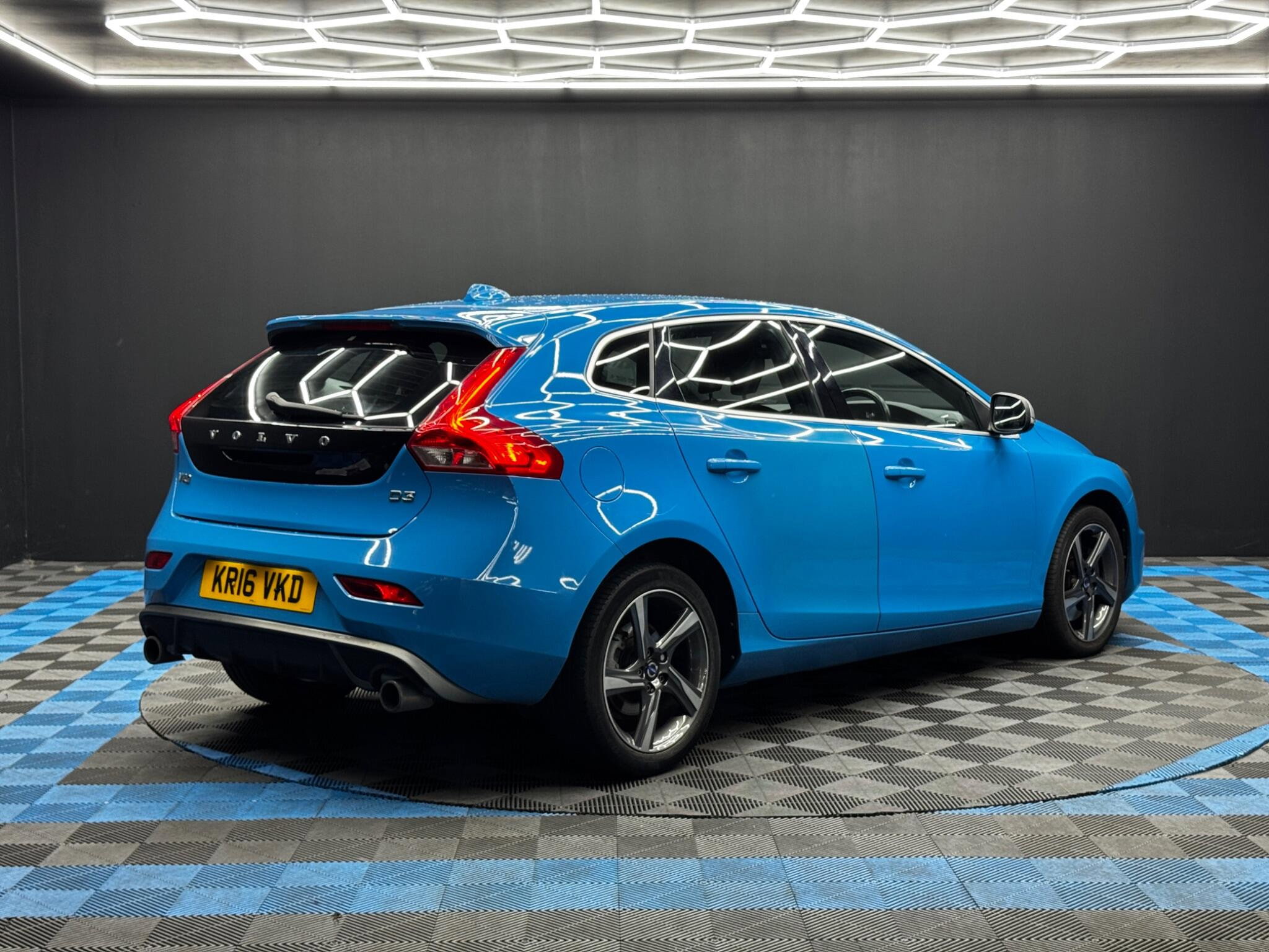 Volvo V40 2.0 D3 R-Design Nav Euro 6 (s/s) 5dr 5dr Manual 2026