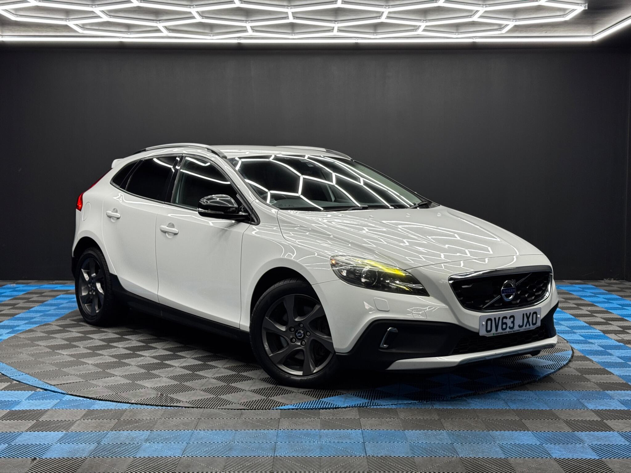 Volvo V40 Cross Country 1.6 T4 SE Nav Powershift 5dr Automatic 2026
