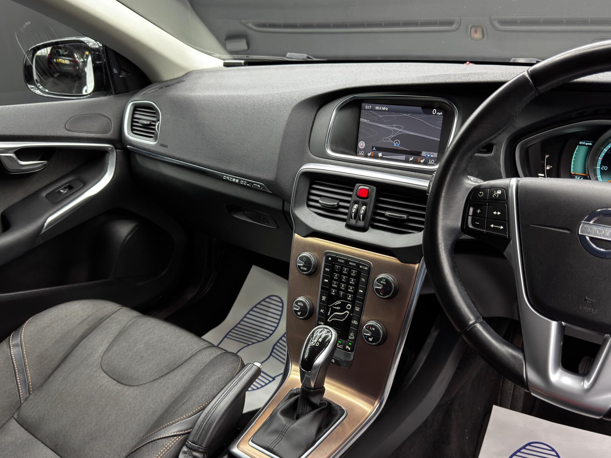 Volvo V40 Cross Country 1.6 T4 SE Nav Powershift 5dr Automatic 2026