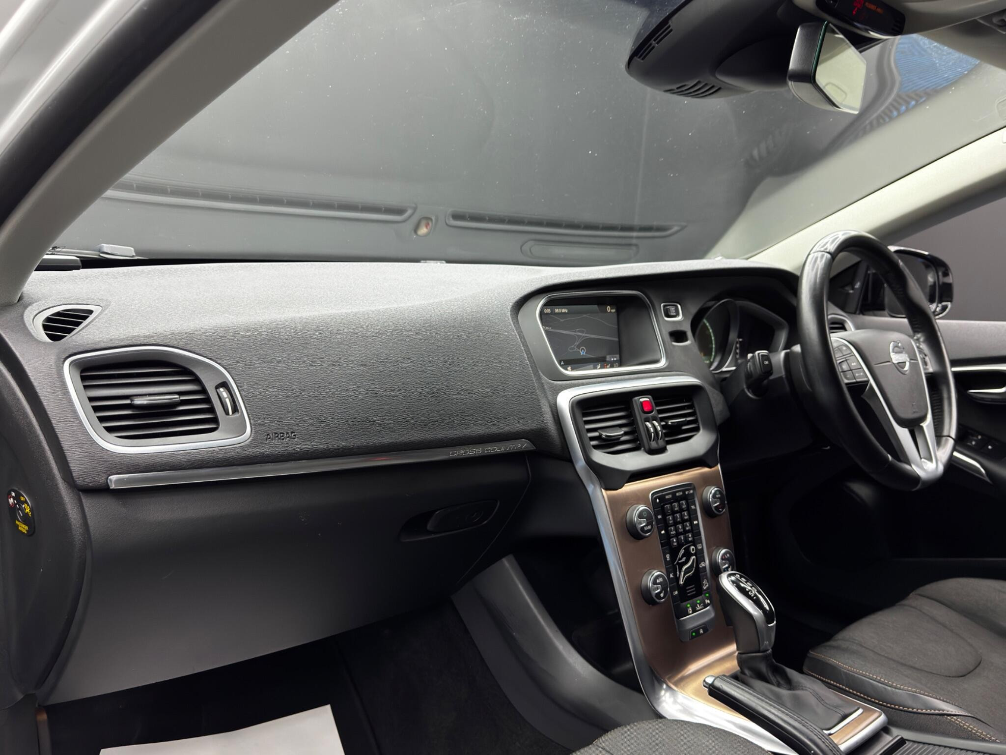 Volvo V40 Cross Country 1.6 T4 SE Nav Powershift 5dr Automatic 2026