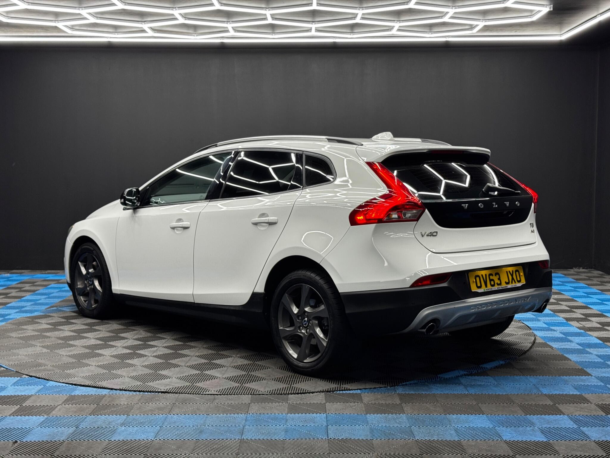 Volvo V40 Cross Country 1.6 T4 SE Nav Powershift 5dr Automatic 2026