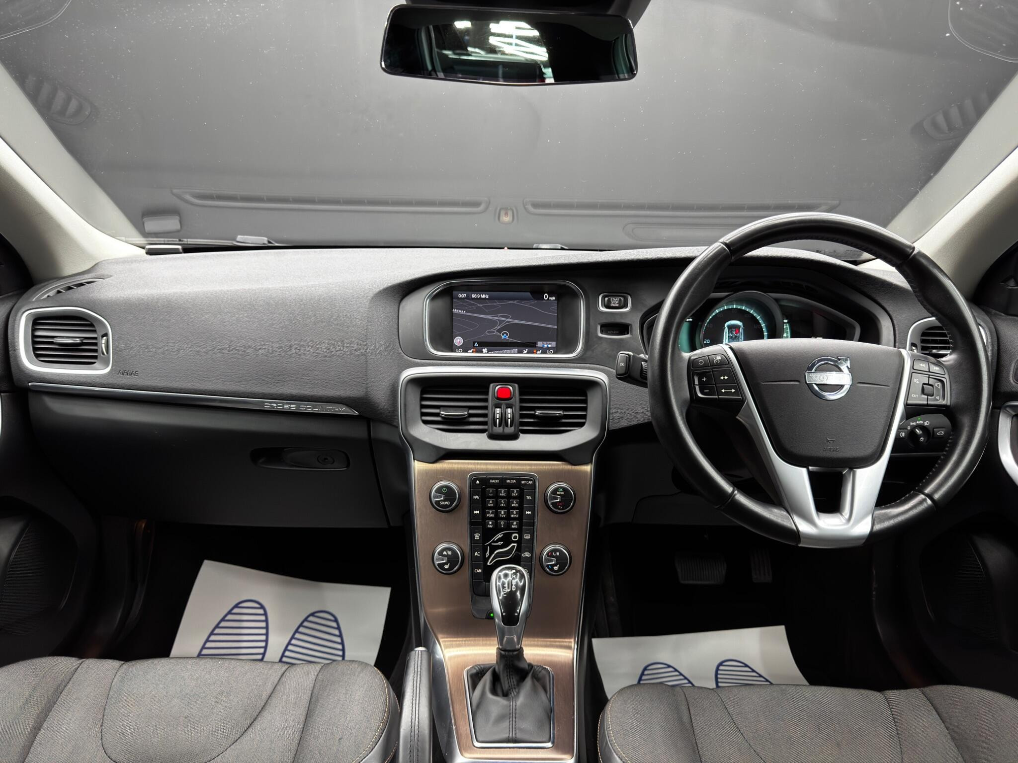 Volvo V40 Cross Country 1.6 T4 SE Nav Powershift 5dr Automatic 2026