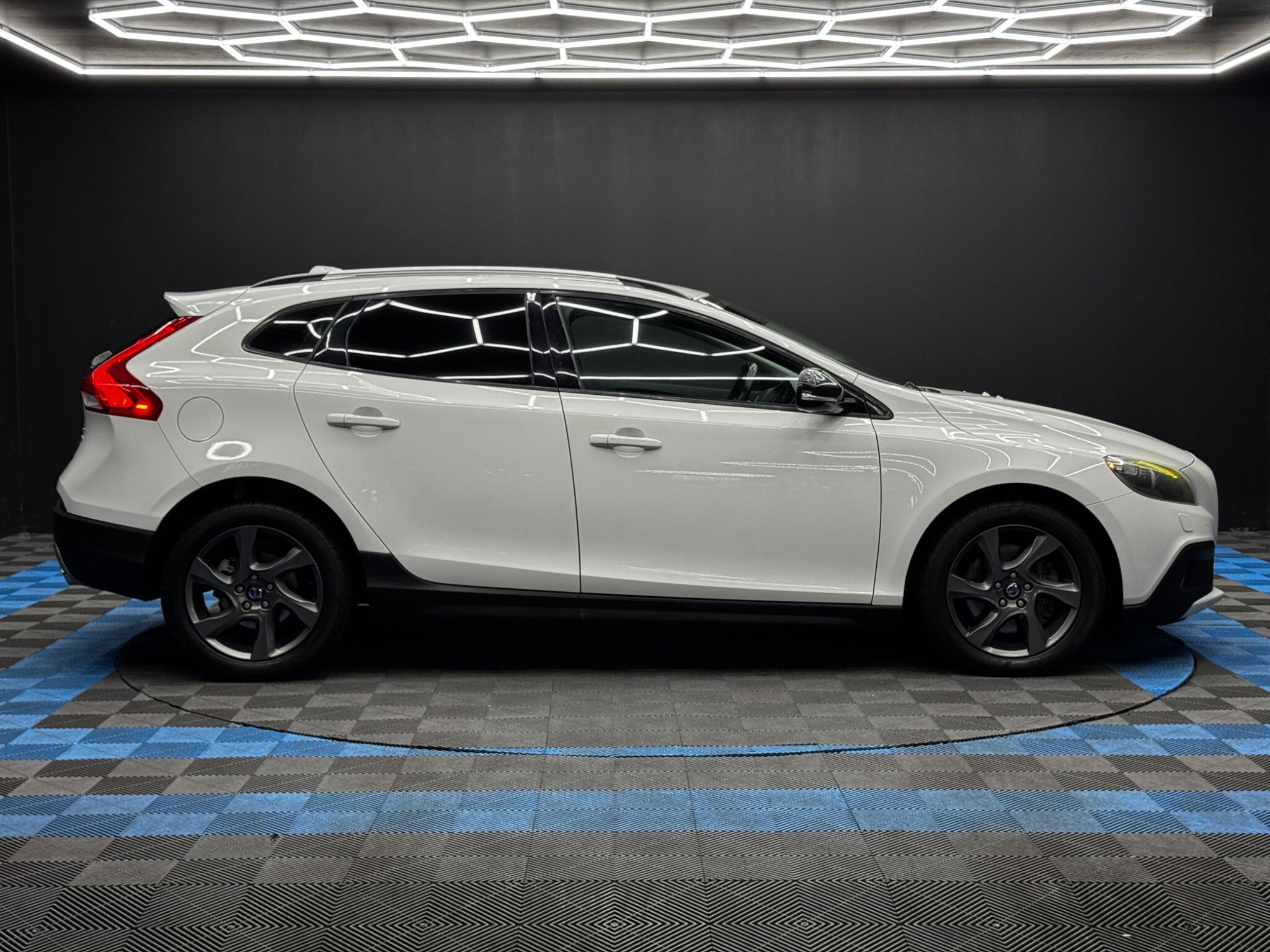Volvo V40 Cross Country 1.6 T4 SE Nav Powershift 5dr Automatic 2026