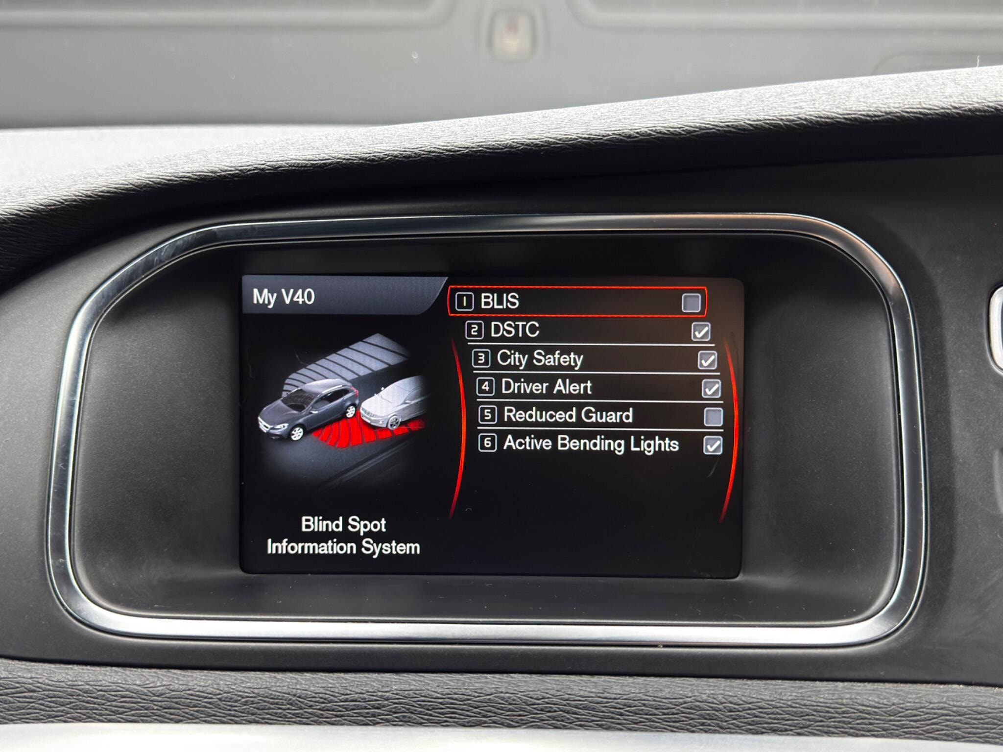 Volvo V40 Cross Country 1.6 T4 SE Nav Powershift 5dr Automatic 2026
