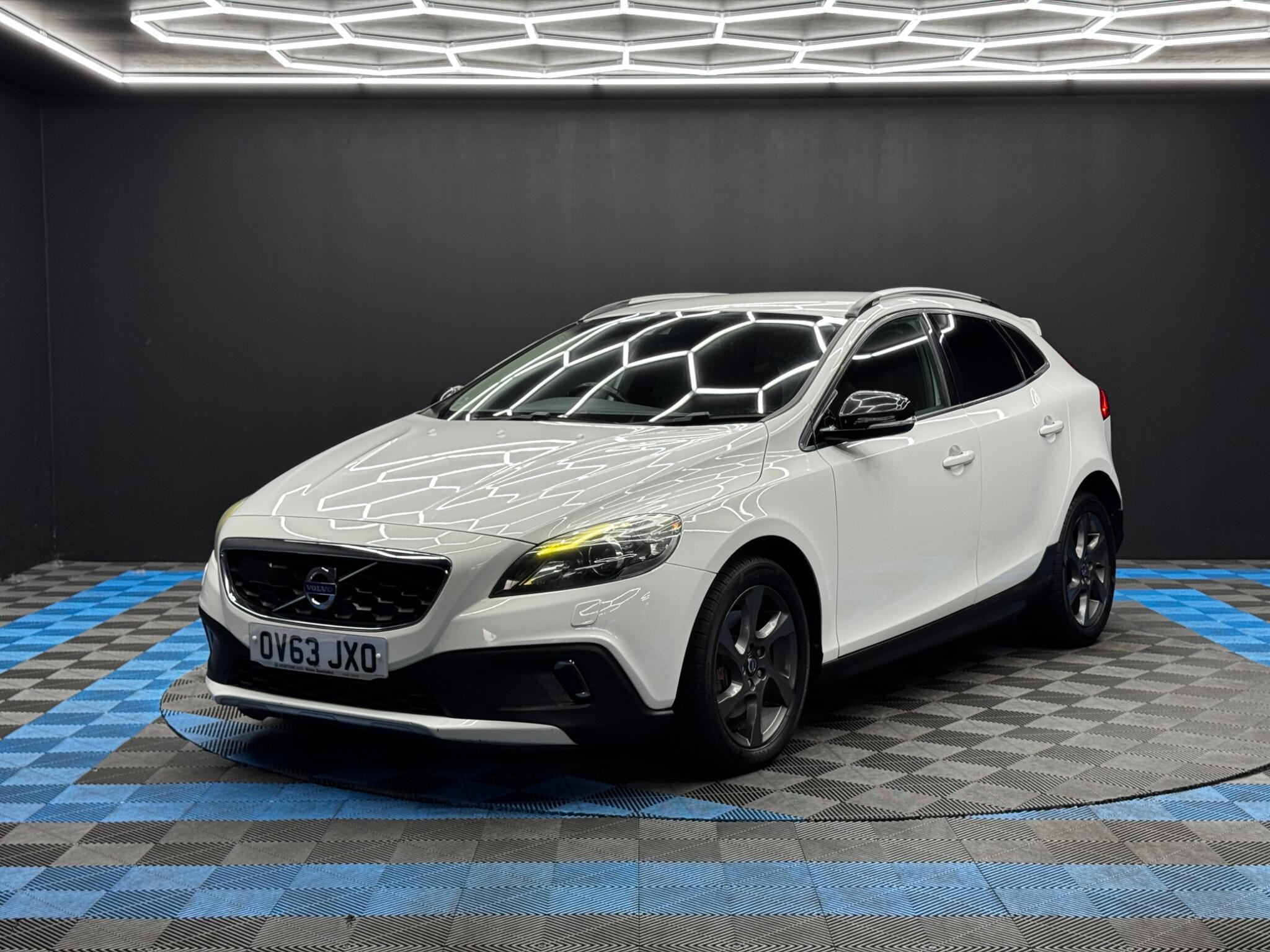 Volvo V40 Cross Country 1.6 T4 SE Nav Powershift 5dr Automatic 2026