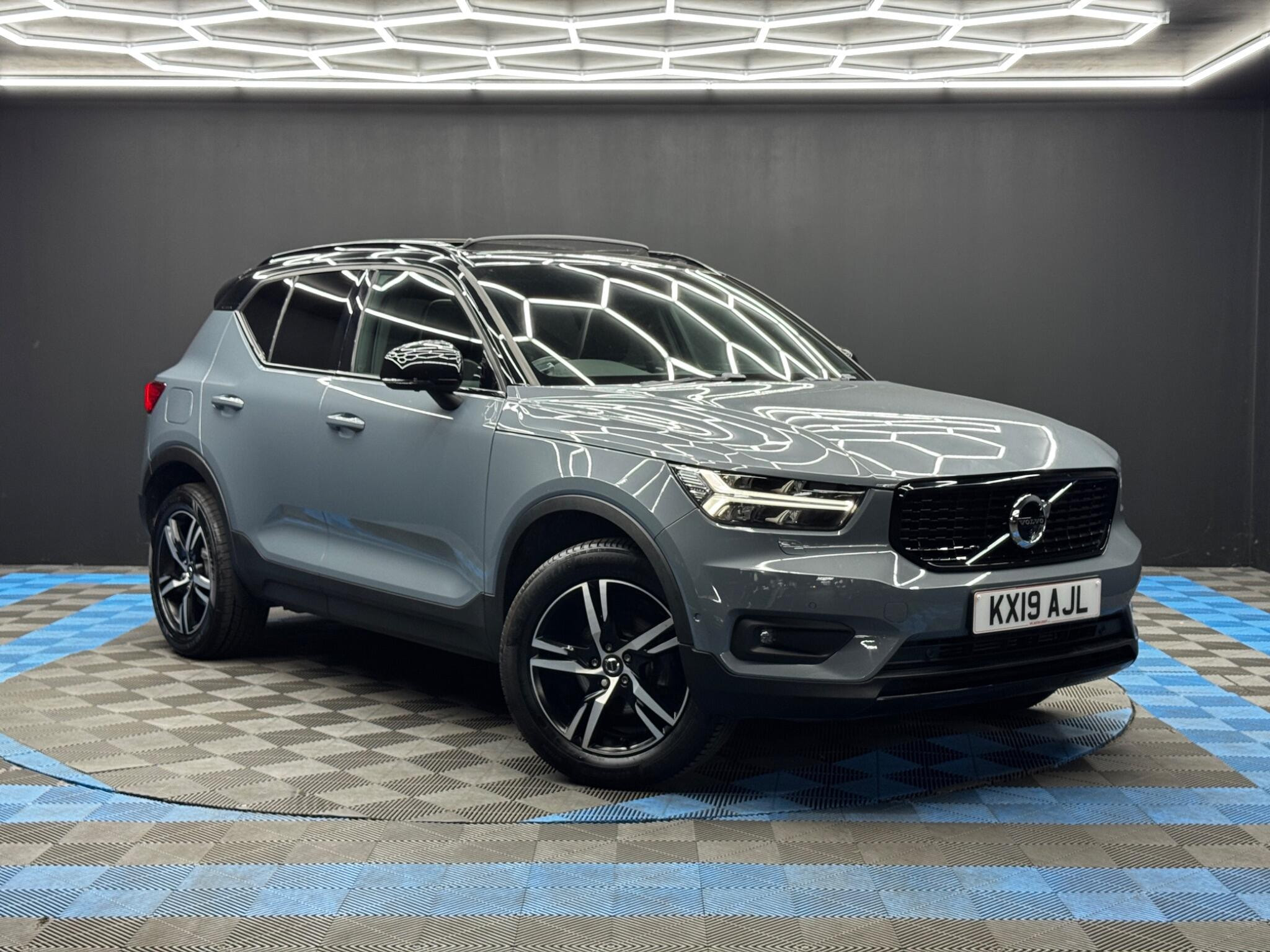 Volvo XC40 1.5 T3 R-Design Euro 6 (s/s) 5dr 5dr Manual 2026